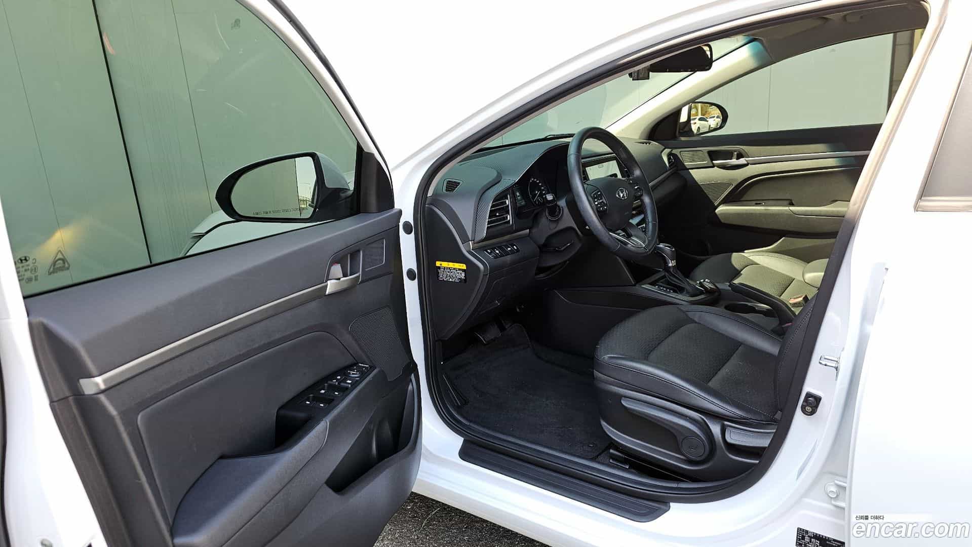 AVANTE Hyundai 2019.10-OPTION-015