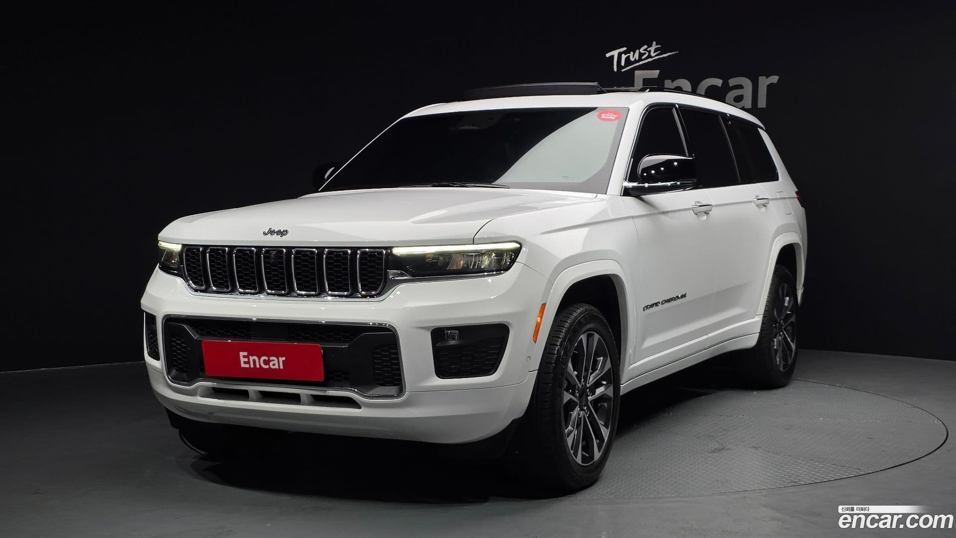 Main__Slider__Photo:Cherokee Jeep 2022.5-0