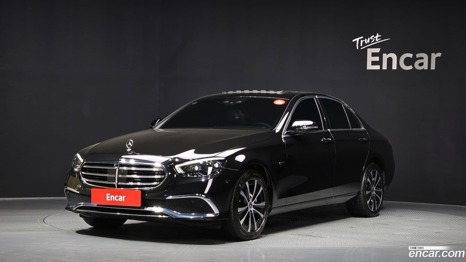 Main__Slider__Photo:E-Class Mercedes-Benz 2021.8-0