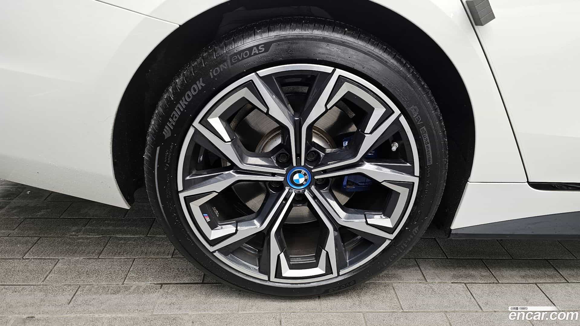 i4 BMW 2023.0-OUTER-005