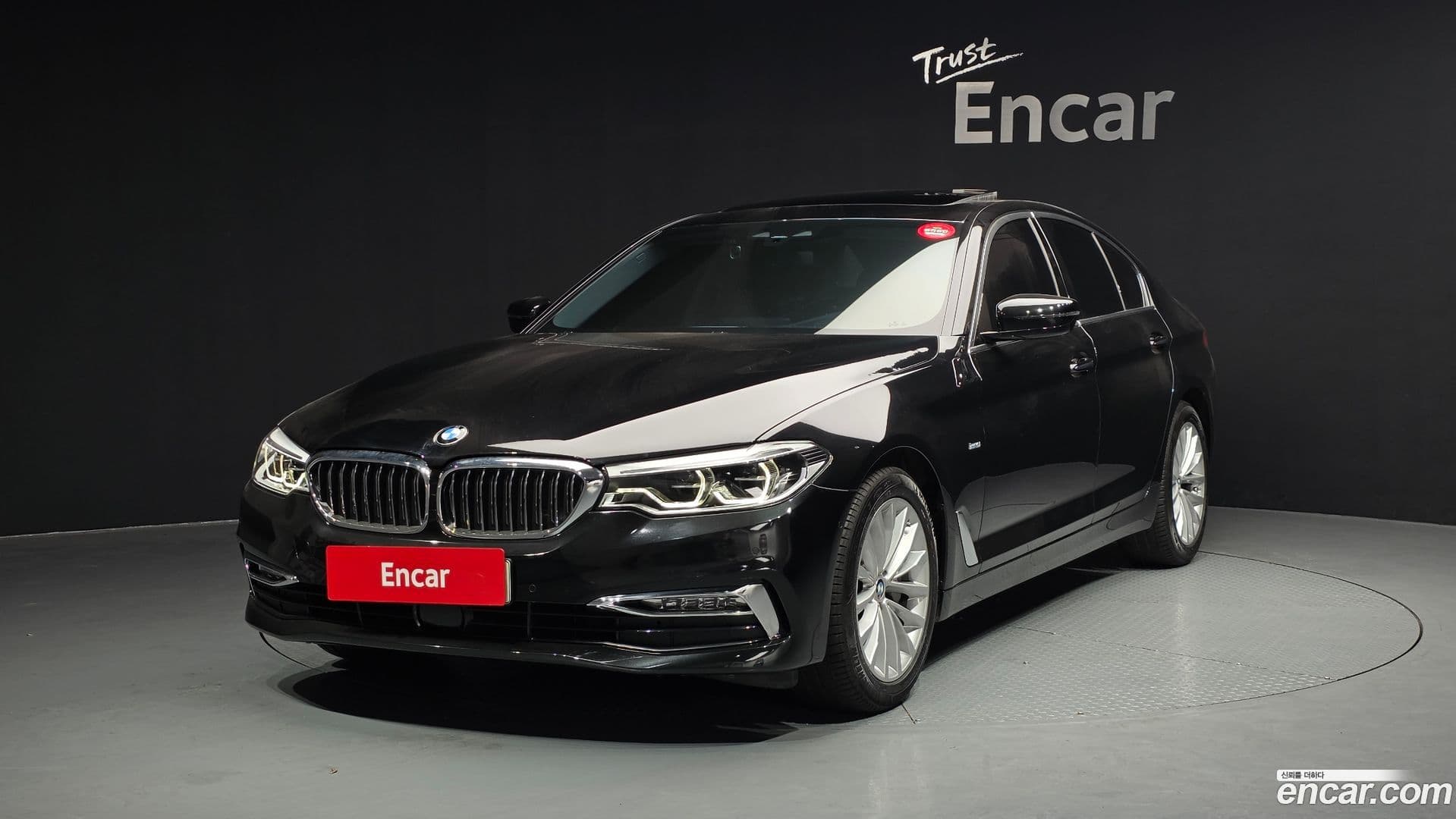Main__Slider__Photo:5-Series BMW 2018.9-0