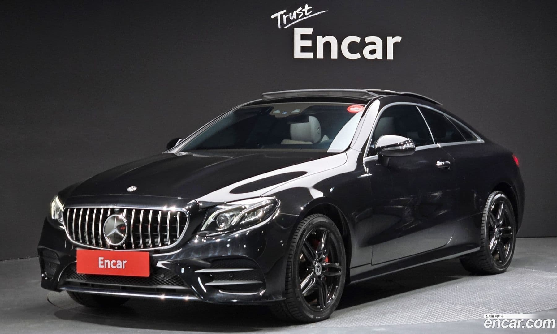 Main__Slider__Photo:E-Class Mercedes-Benz 2019.0-0