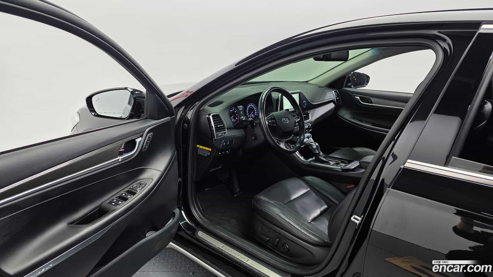 Grandeur Hyundai 2018.5-INNER-010