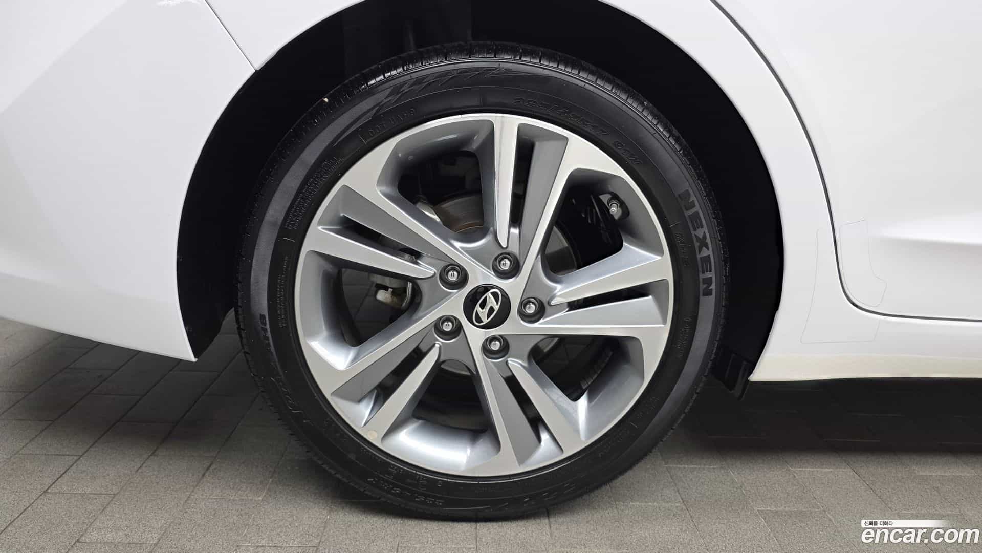 AVANTE Hyundai 2017.0-OUTER-005
