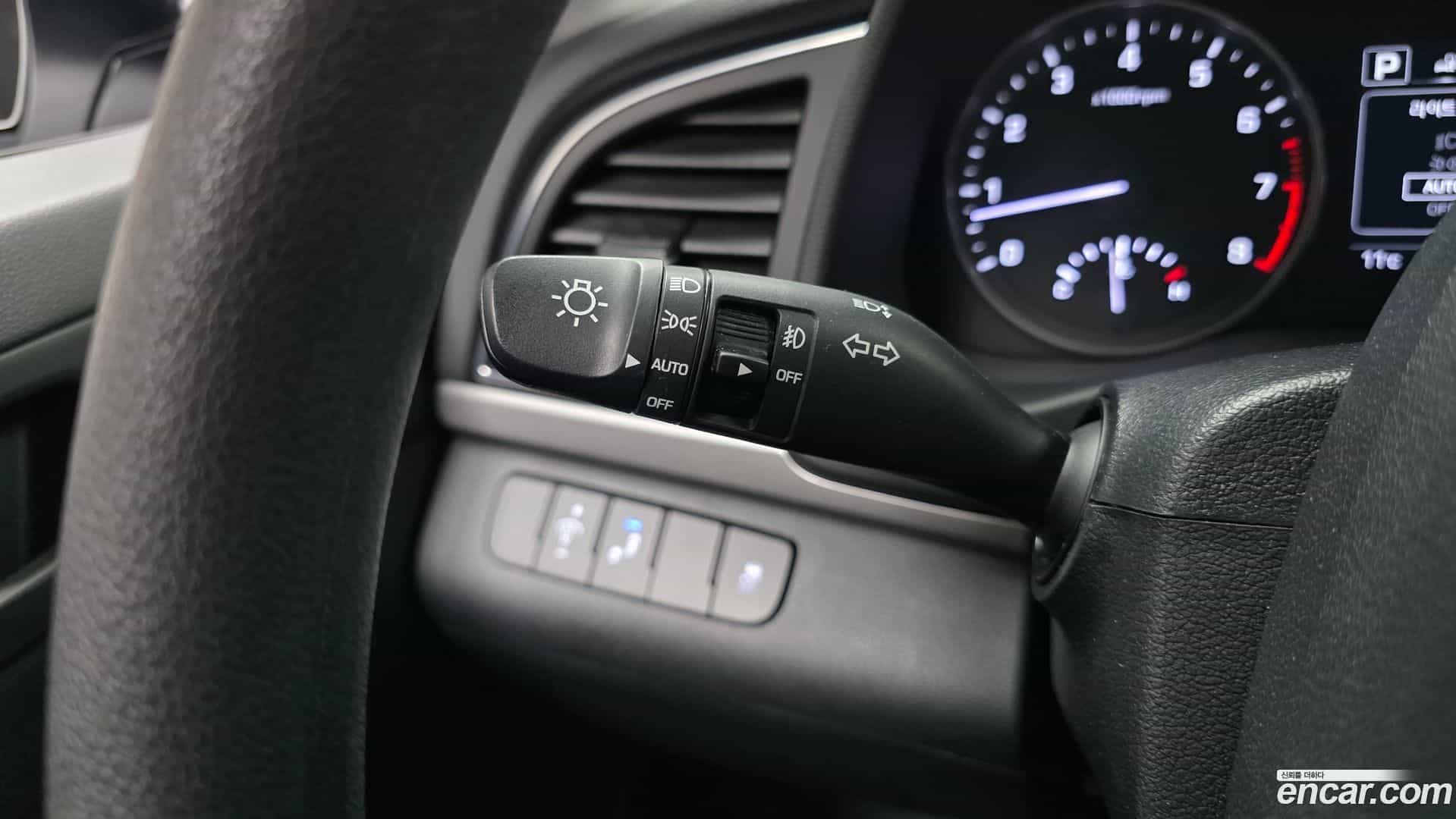 AVANTE Hyundai 2017.0-OPTION-022