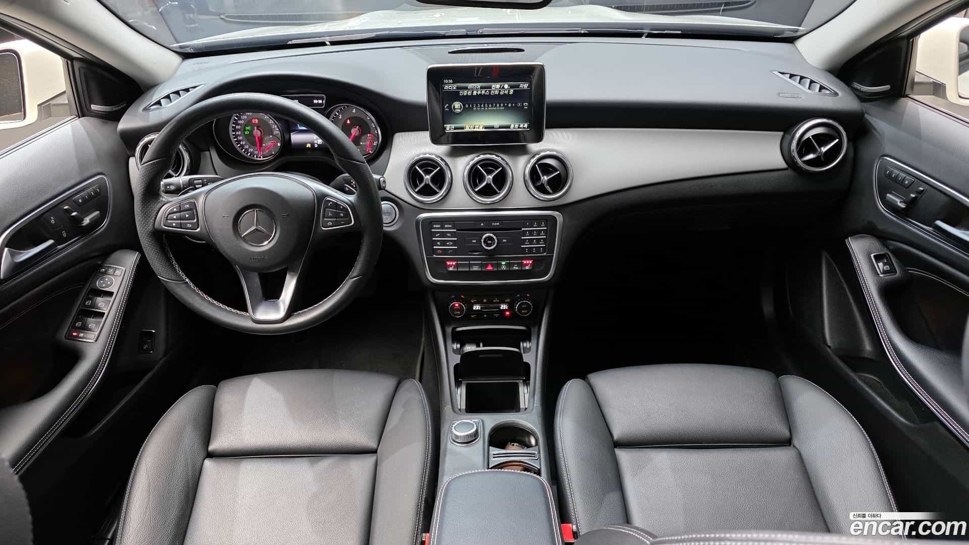 GLA-Class Mercedes-Benz 2017.3-INNER-007