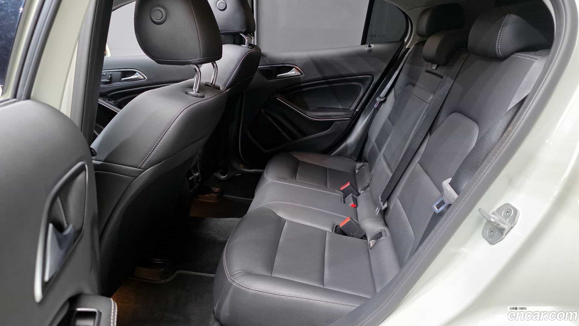 GLA-Class Mercedes-Benz 2017.3-OPTION-016