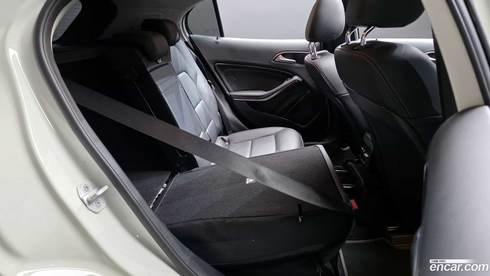 GLA-Class Mercedes-Benz 2017.3-OPTION-017