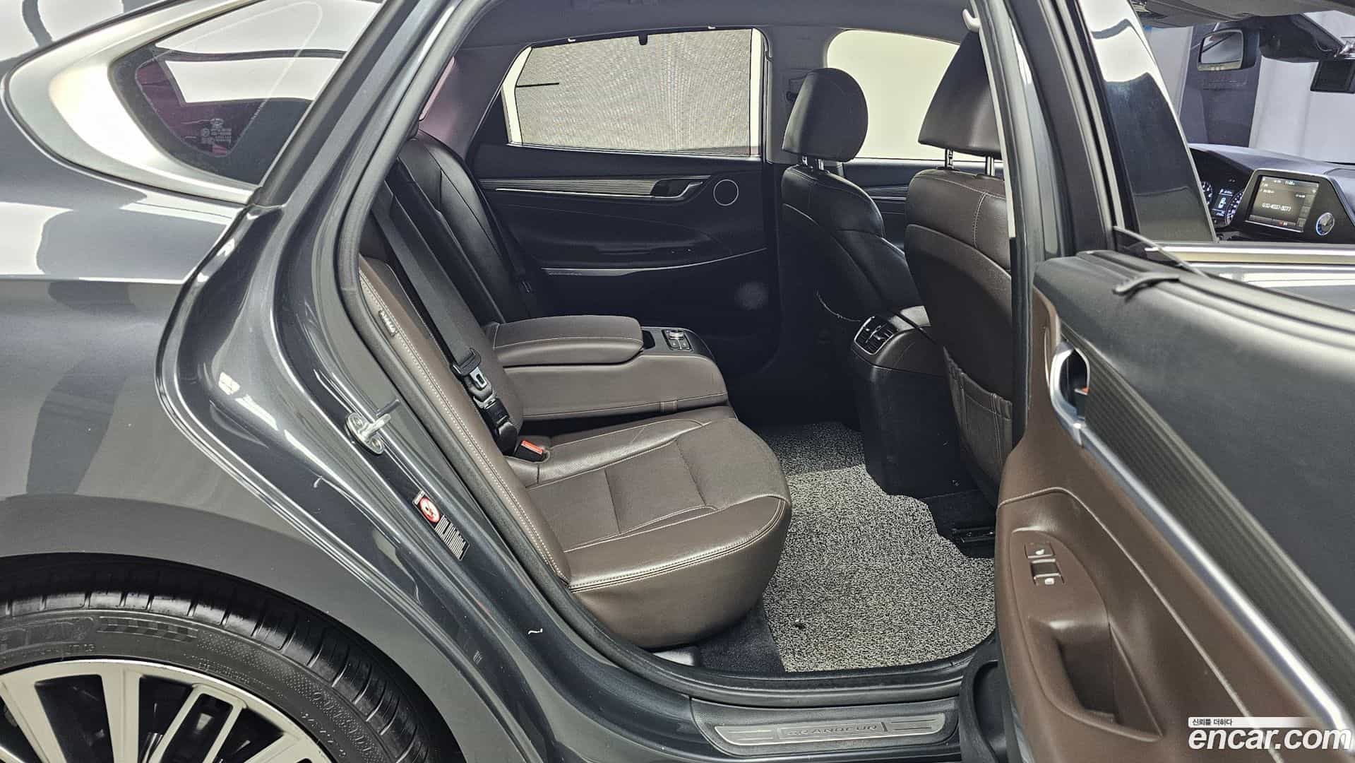 Grandeur Hyundai 2017.6-OPTION-016
