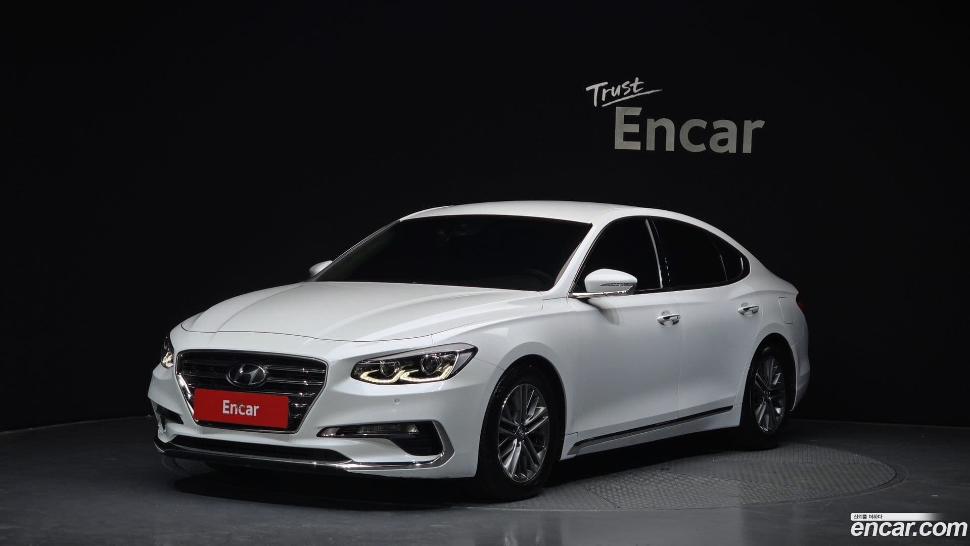 Main__Slider__Photo:Grandeur Hyundai 2017.2-0