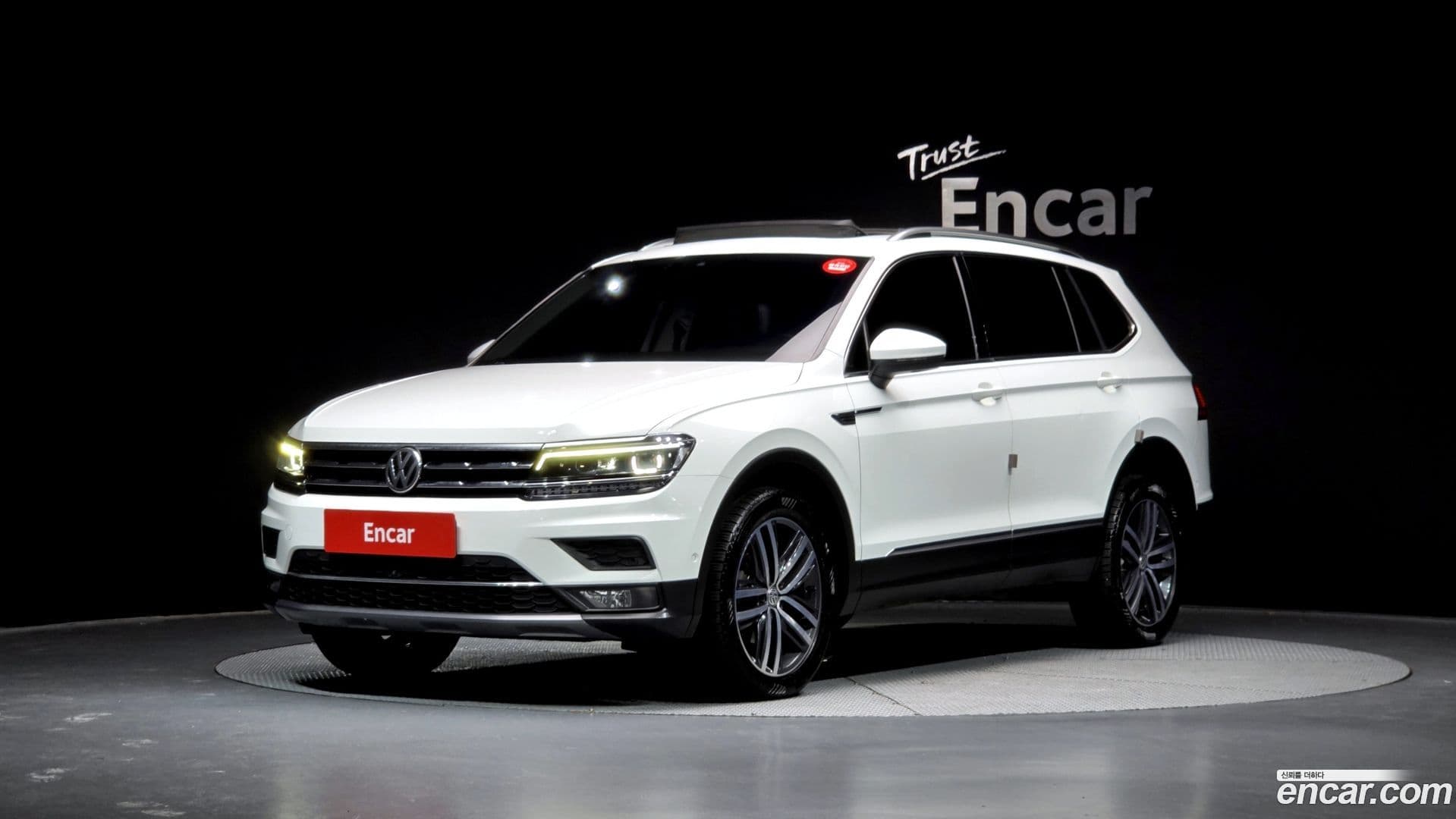 Main__Slider__Photo:Tiguan Volkswagen 2018.8-0