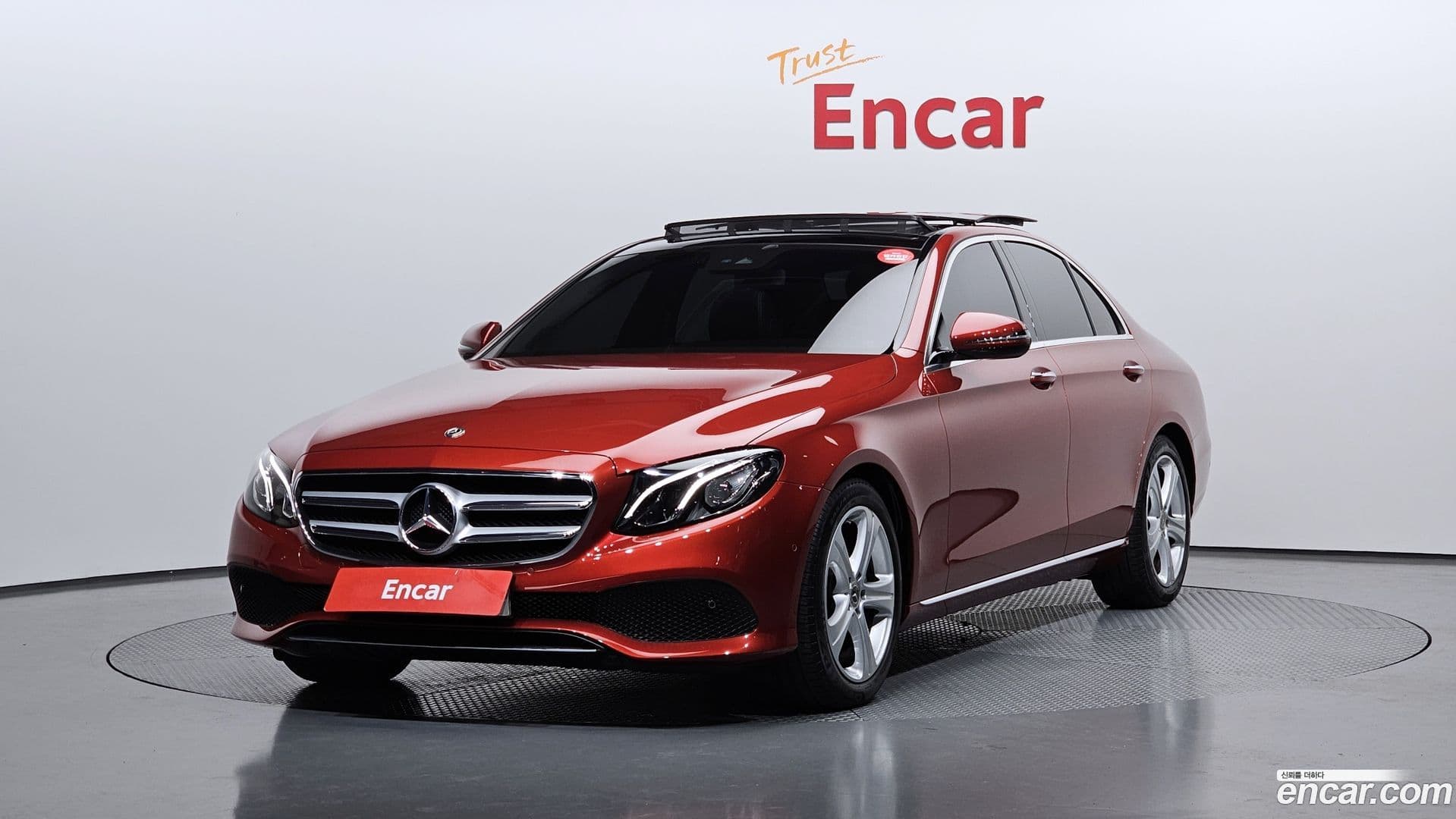 Main__Slider__Photo:E-Class Mercedes-Benz 2018.2-0