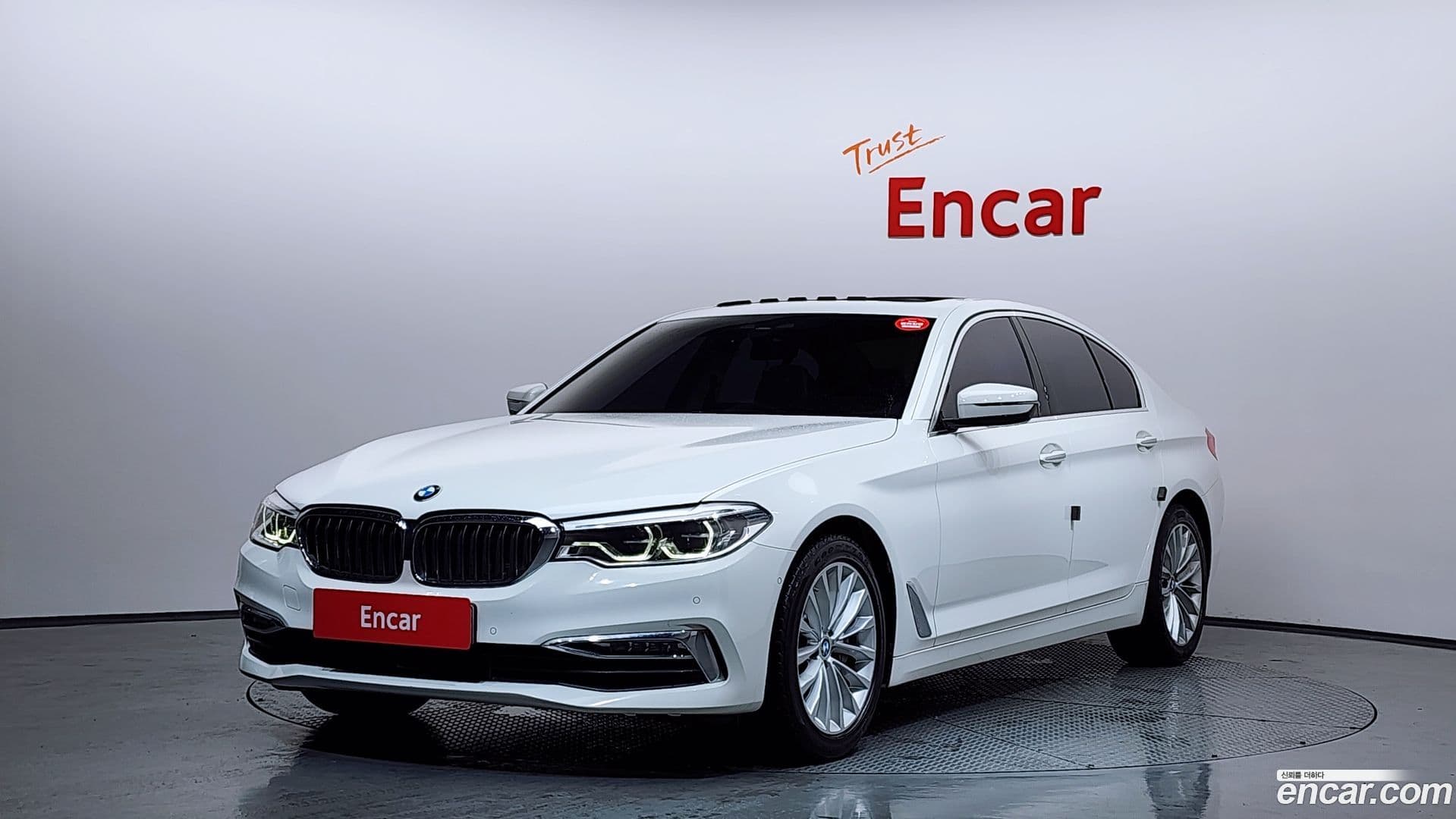 Main__Slider__Photo:5-Series BMW 2018.6-0