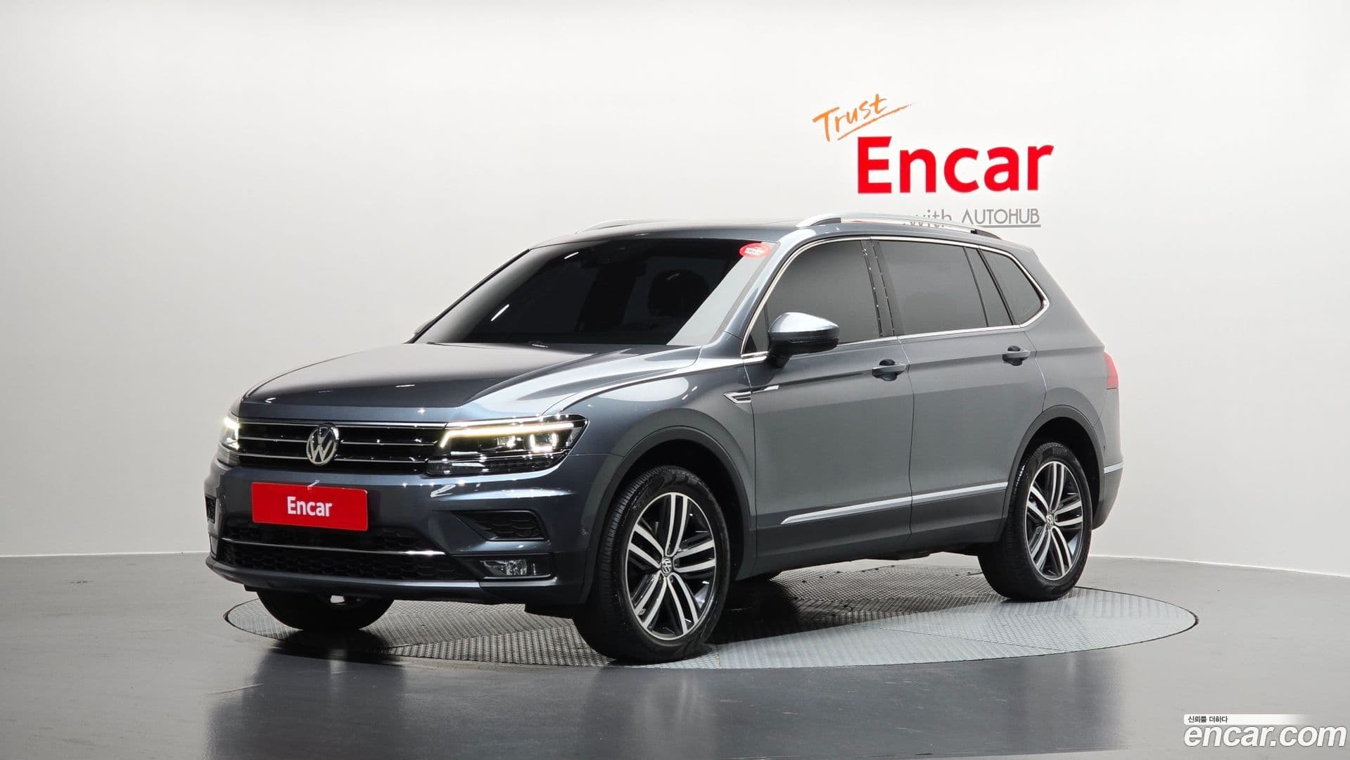 Main__Slider__Photo:Tiguan Volkswagen 2020.11-0