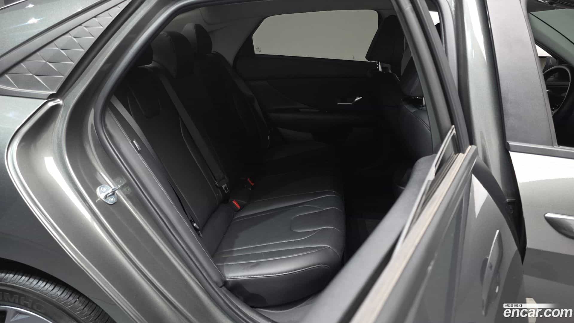 AVANTE Hyundai 2023.11-OPTION-016