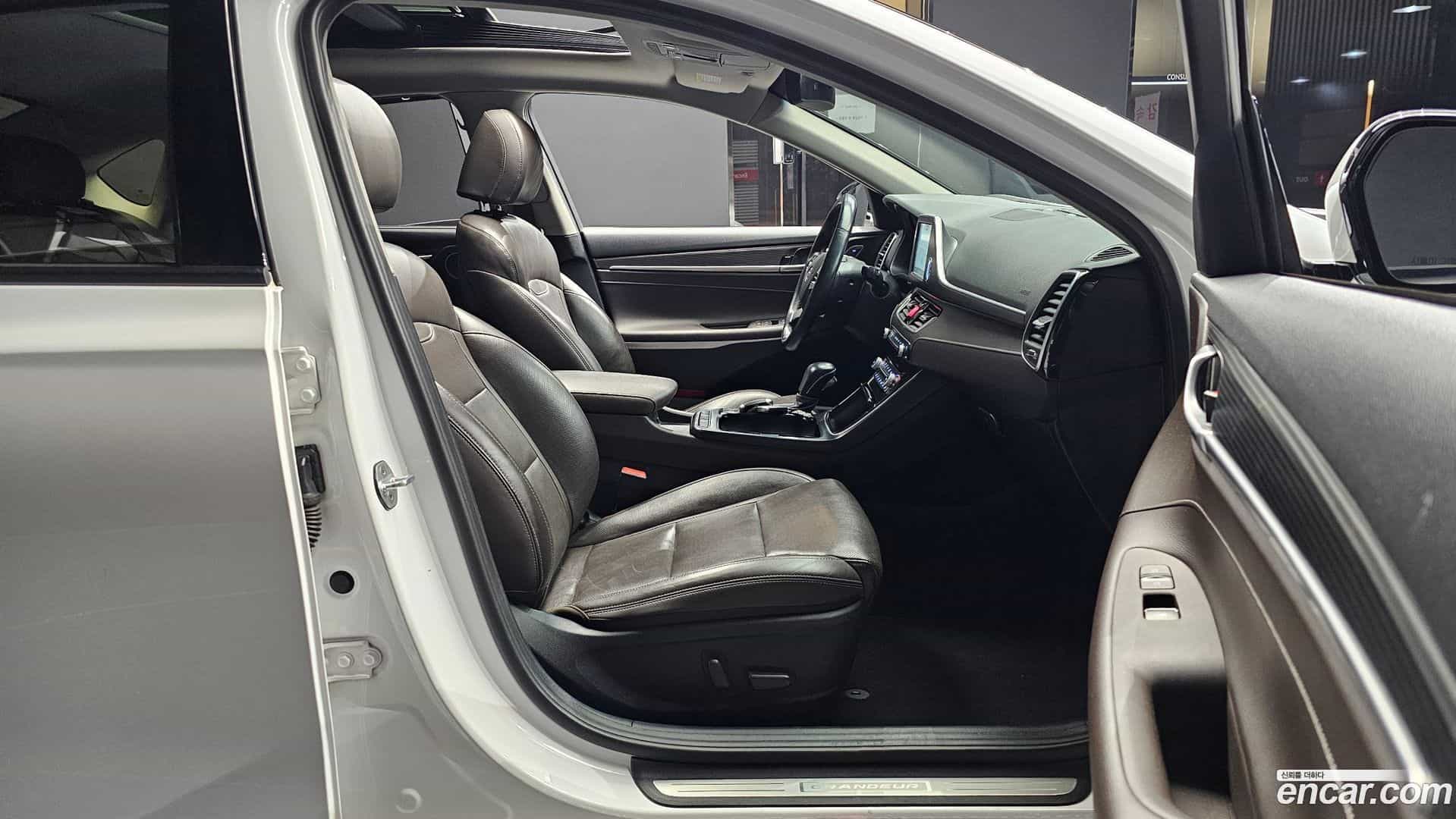 Grandeur Hyundai 2019.0-INNER-010