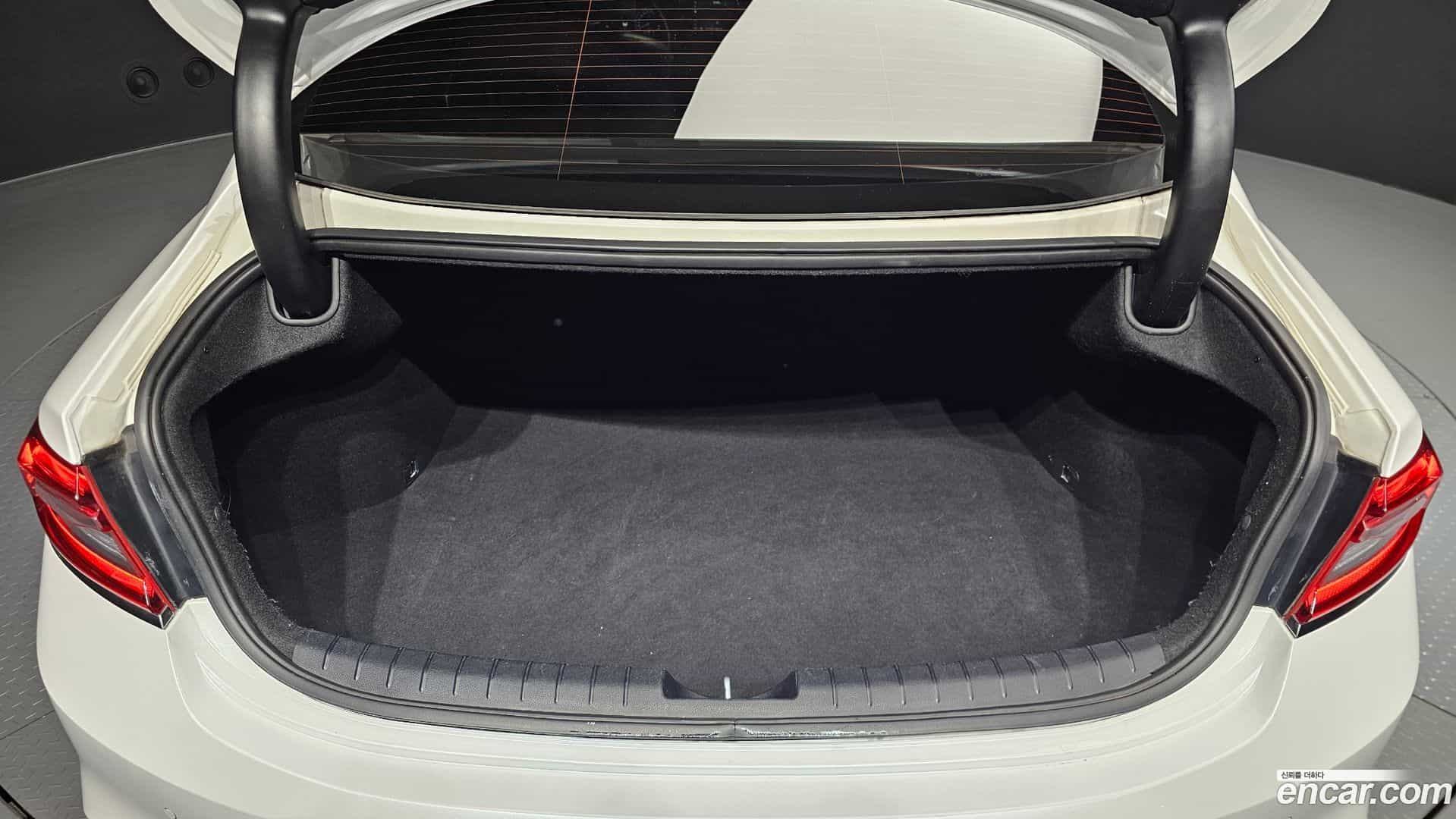 Grandeur Hyundai 2019.0-OPTION-024