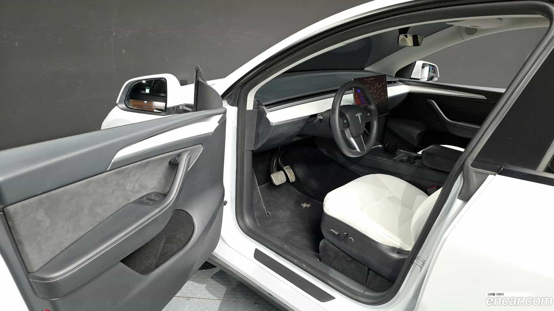 Model Y Tesla 2023.5-INNER-010