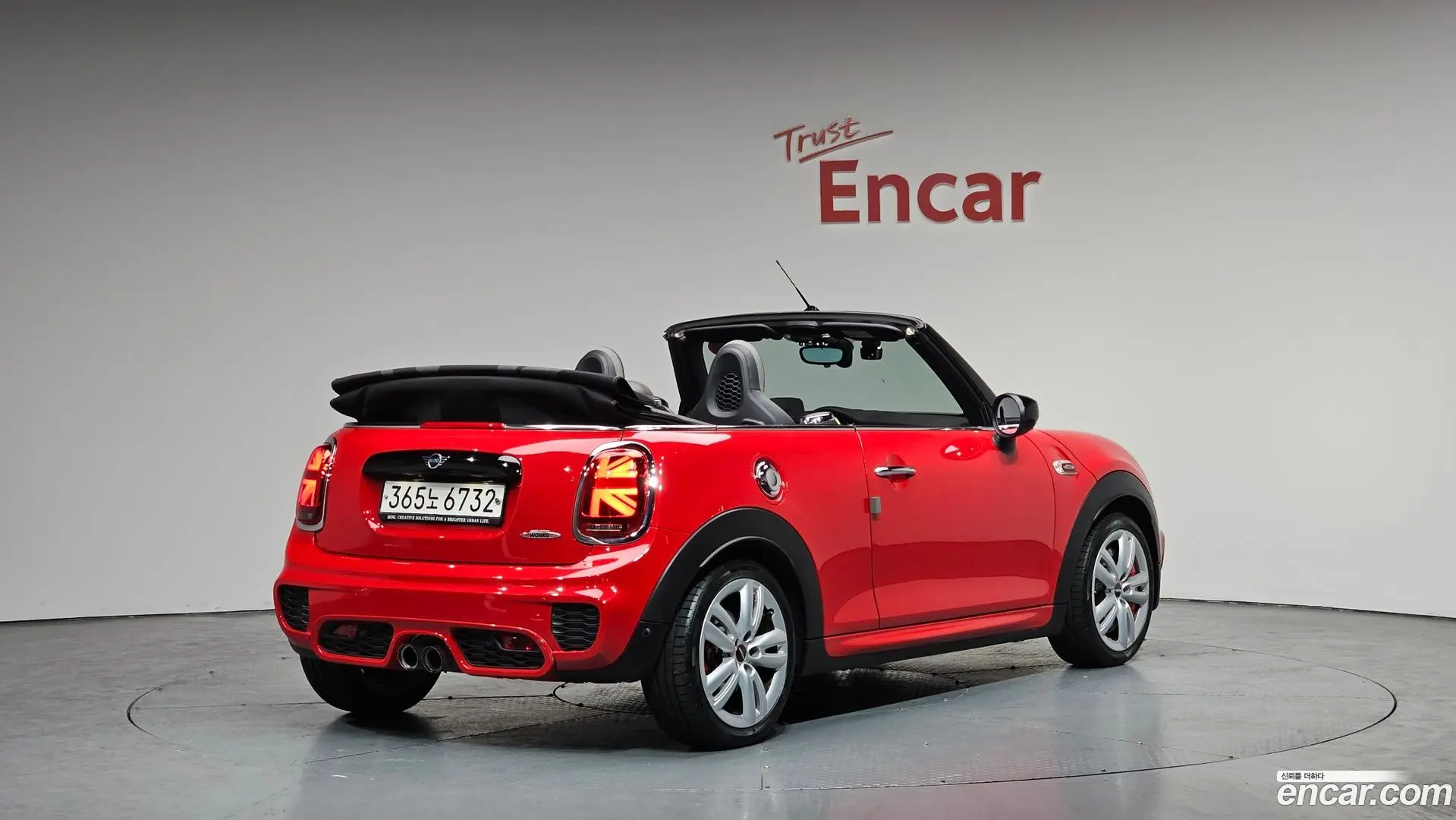 Main__Slider__Photo:Cooper Convertible Mini 2020.6-1