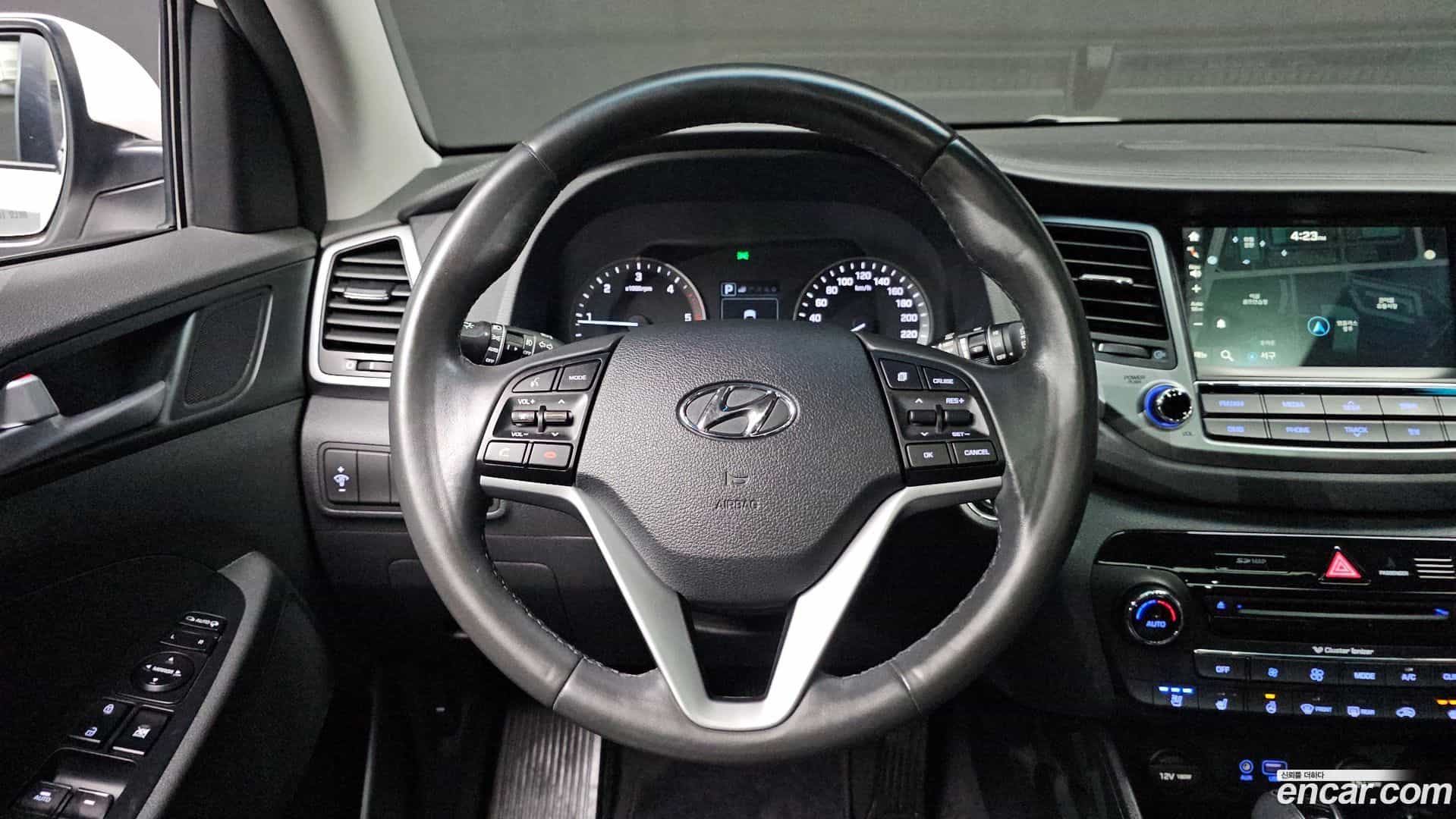 Tucson Hyundai 2016.2-OPTION-018