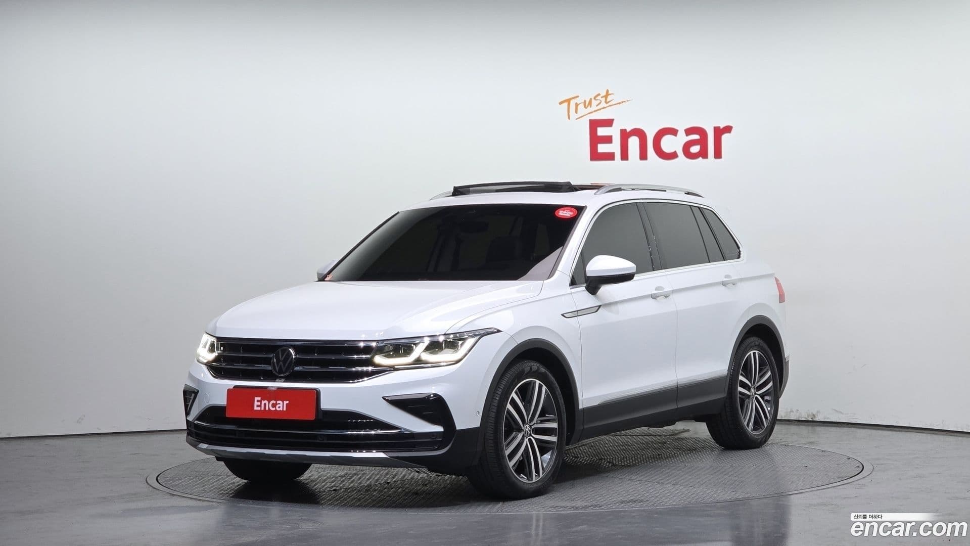 Main__Slider__Photo:Tiguan Volkswagen 2023.4-0