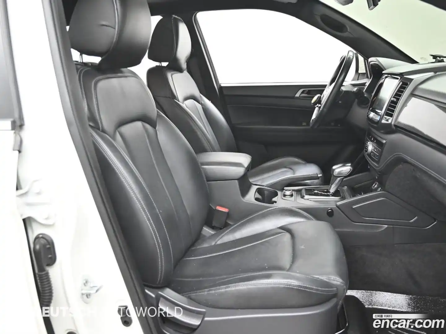 Rexton KG Mobility 2022.10-INNER-010