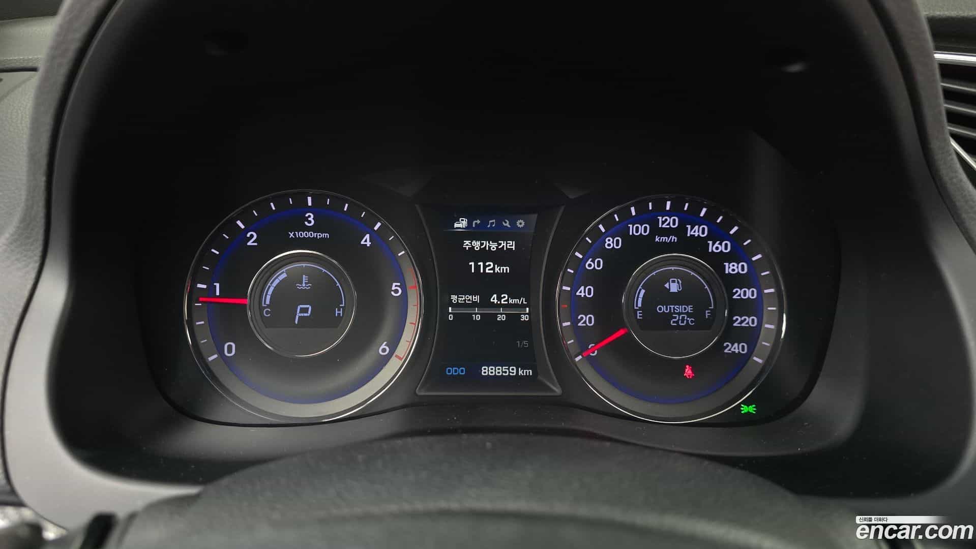 i40 Hyundai 2015.2-INNER-008