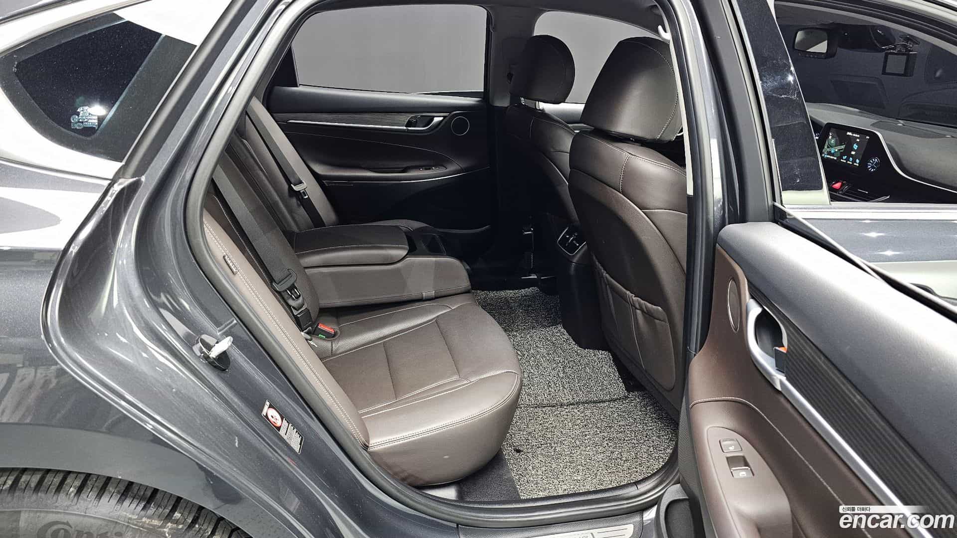 Grandeur Hyundai 2018.4-OPTION-016