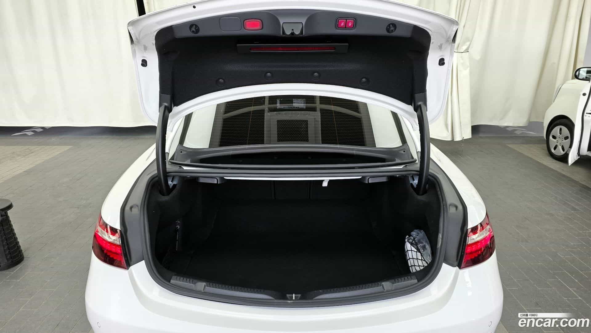 E-Class Mercedes-Benz 2021.1-OPTION-024