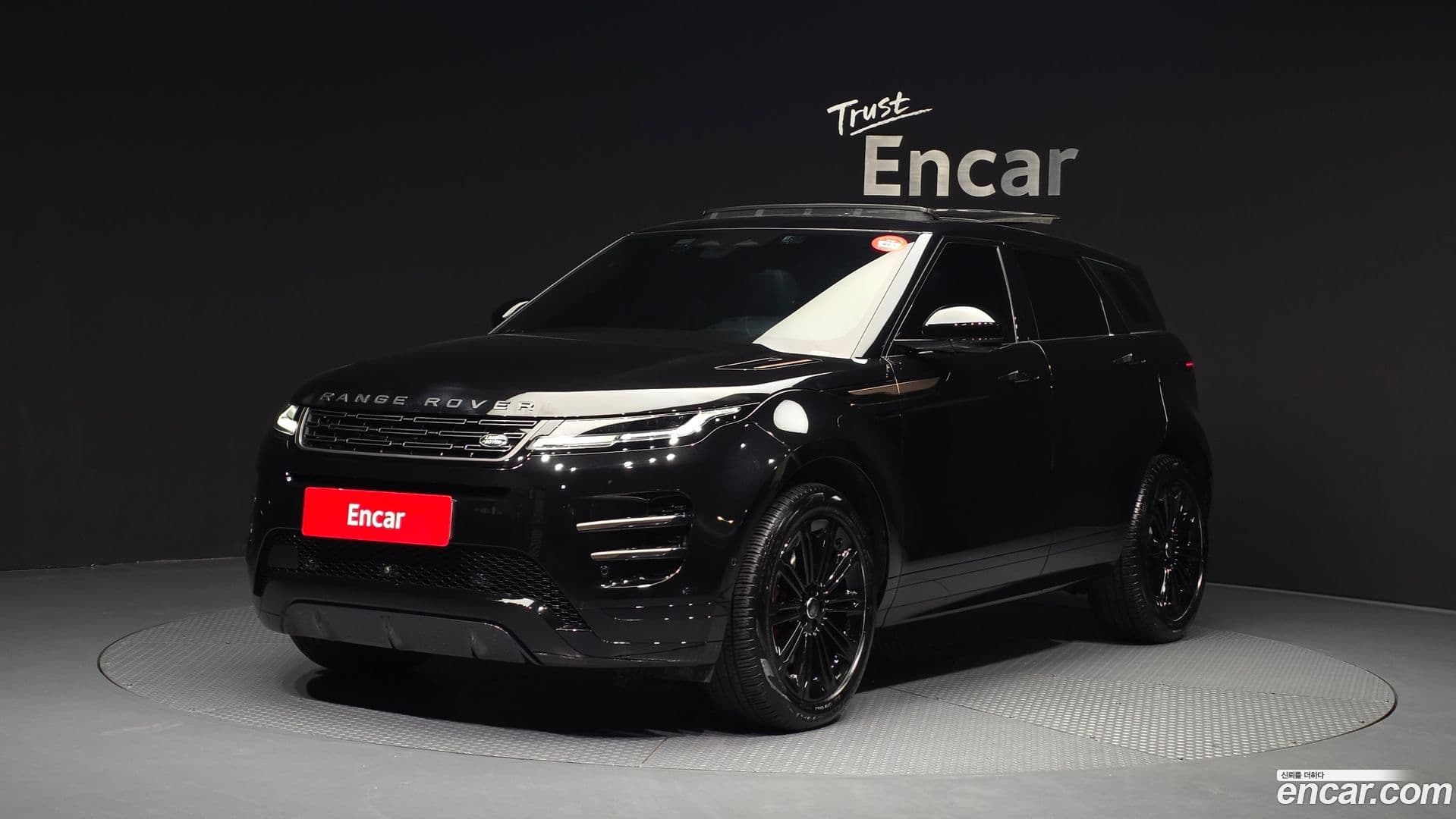 Main__Slider__Photo:Range Rover Evoque Land Rover 2025.2-0