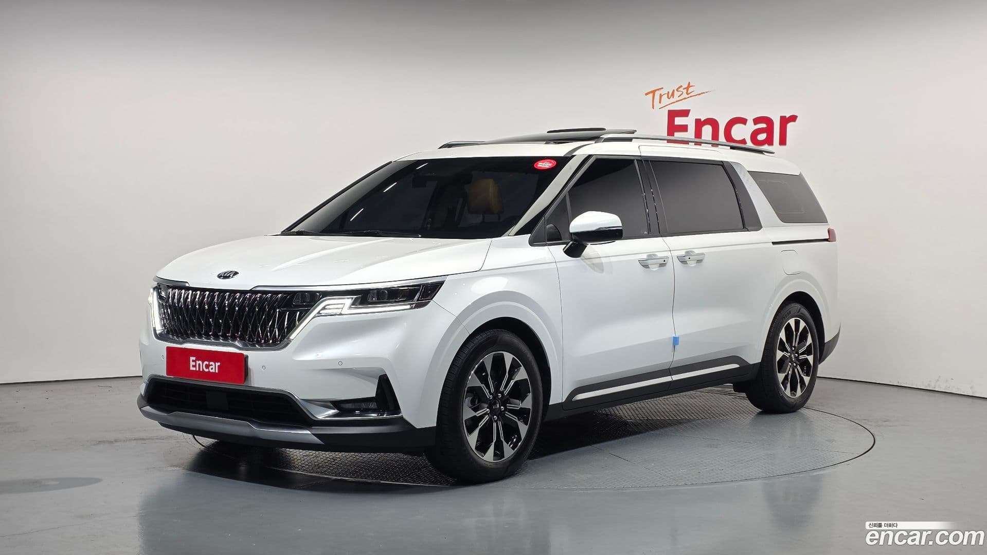 Main__Slider__Photo:Canival Kia 2020.8-0