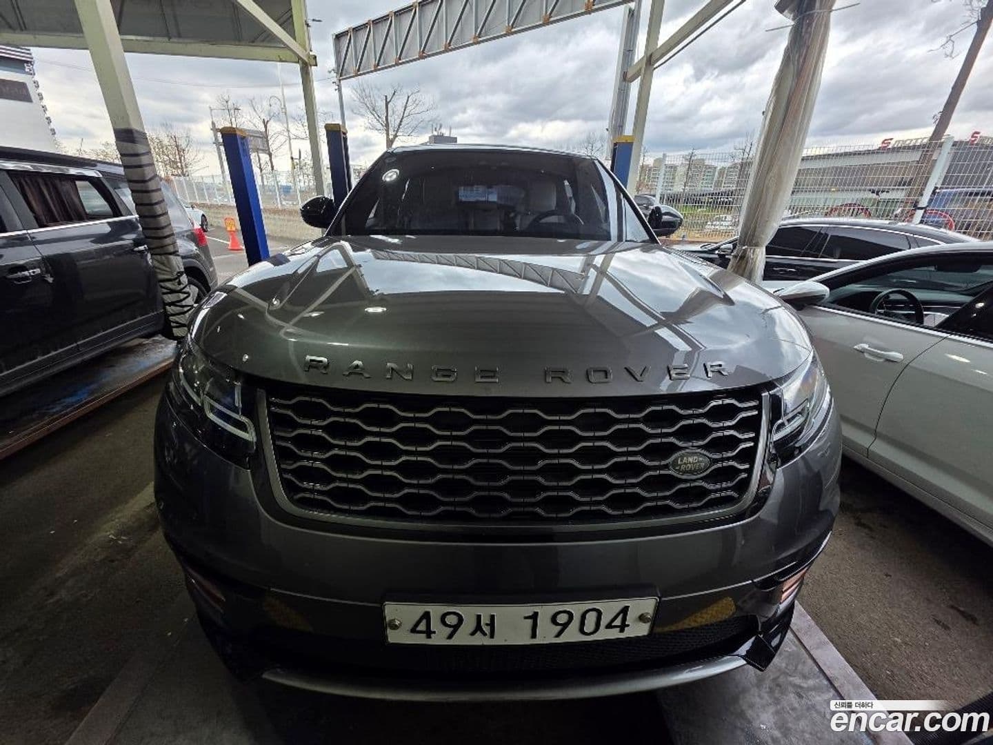 Main__Slider__Photo:Range Rover Velar Land Rover 2017.10-0