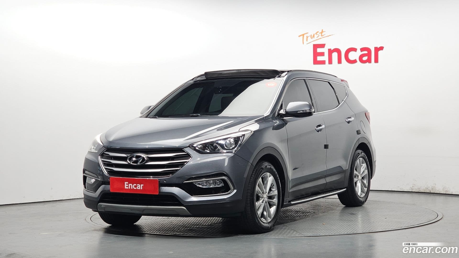 Main__Slider__Photo:Santafe Hyundai 2017.4-0