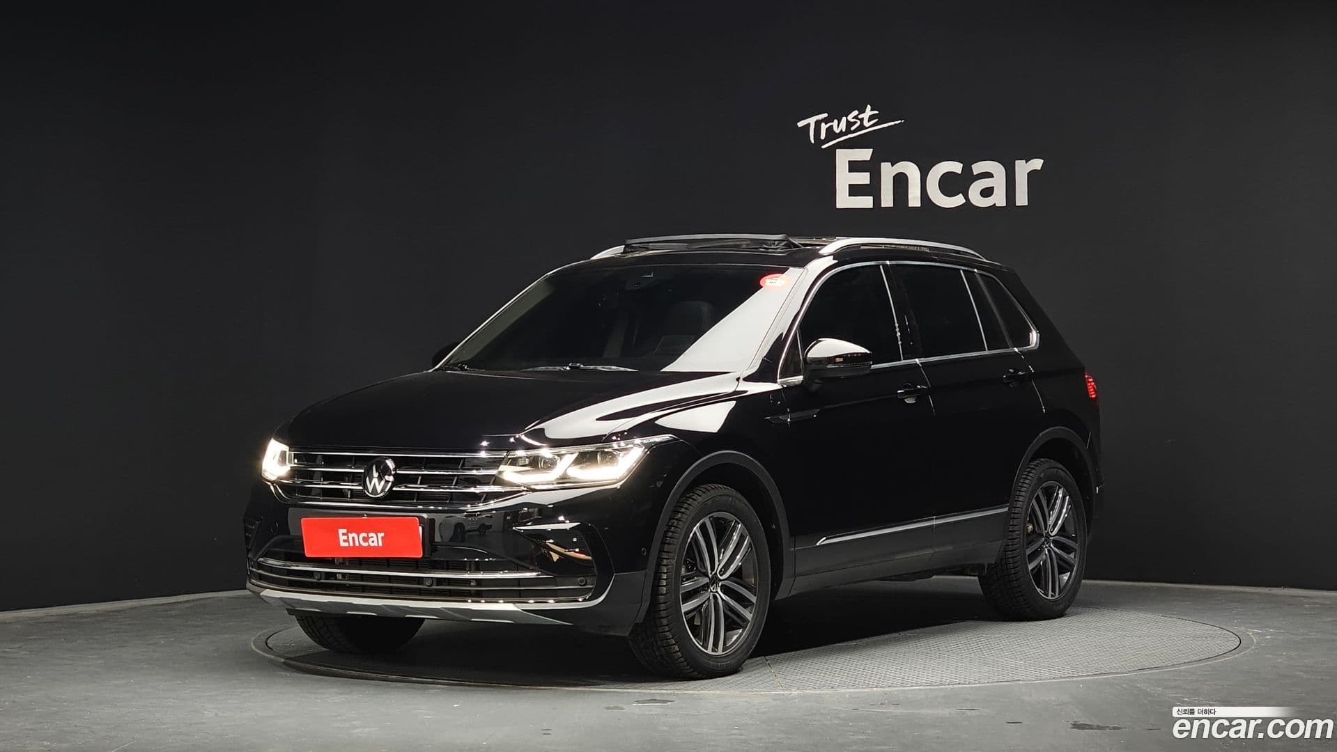 Main__Slider__Photo:Tiguan Volkswagen 2022.10-0
