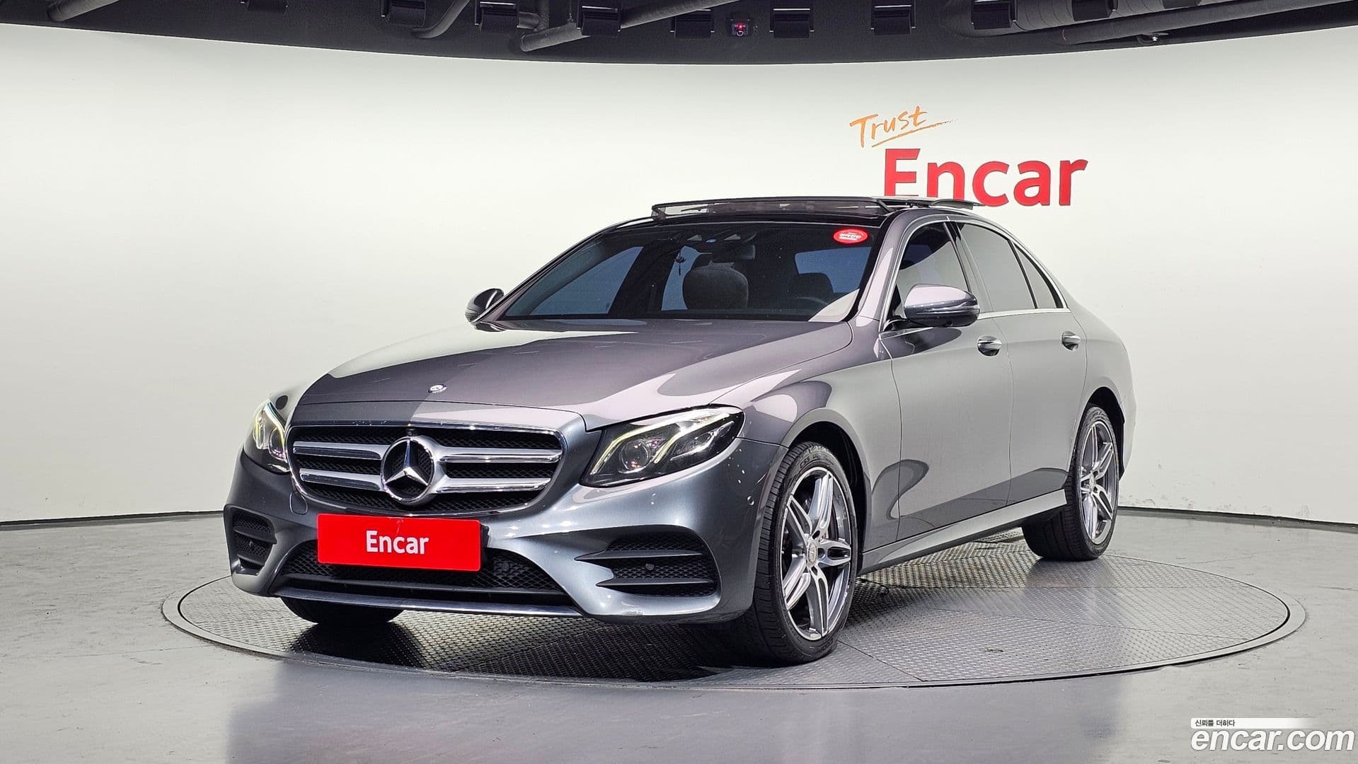 Main__Slider__Photo:E-Class Mercedes-Benz 2017.3-0