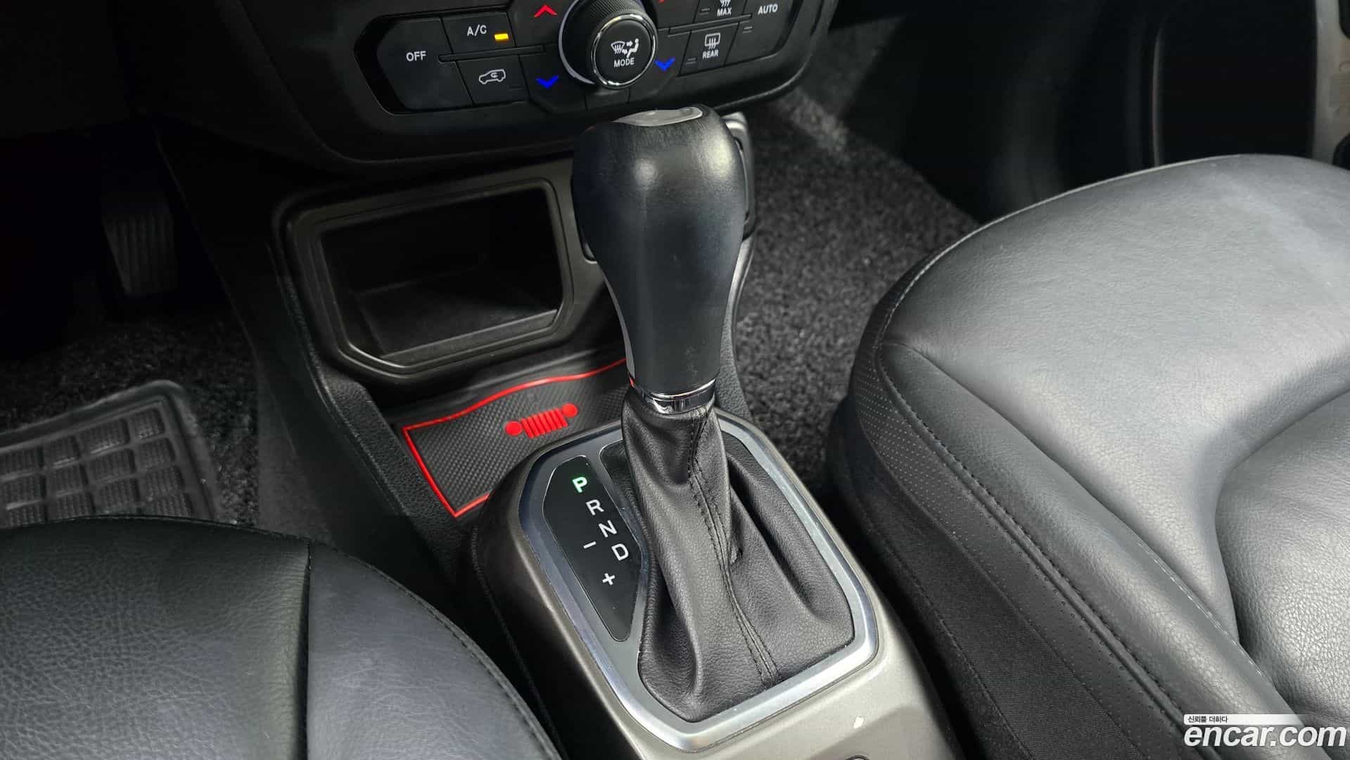Renegade Jeep 2019.9-INNER-009