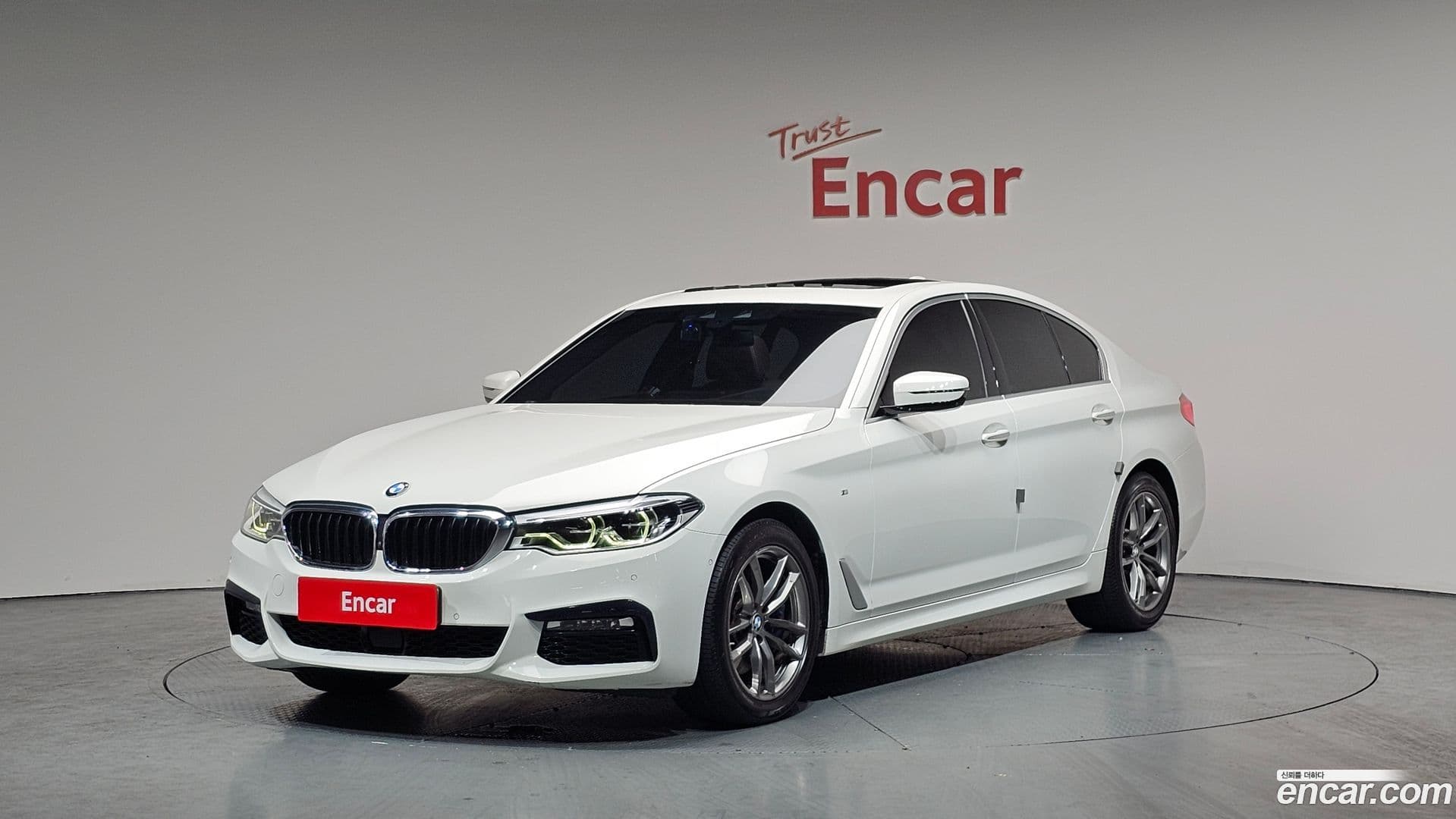 Main__Slider__Photo:5-Series BMW 2018.3-0