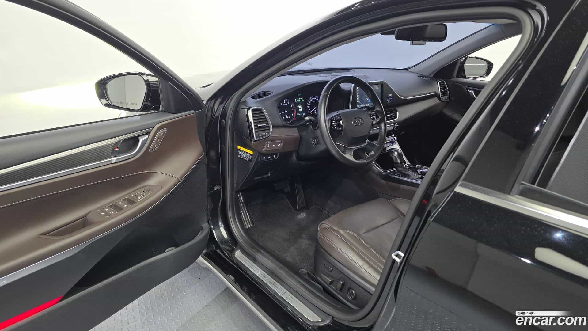 Grandeur Hyundai 2019.1-INNER-010