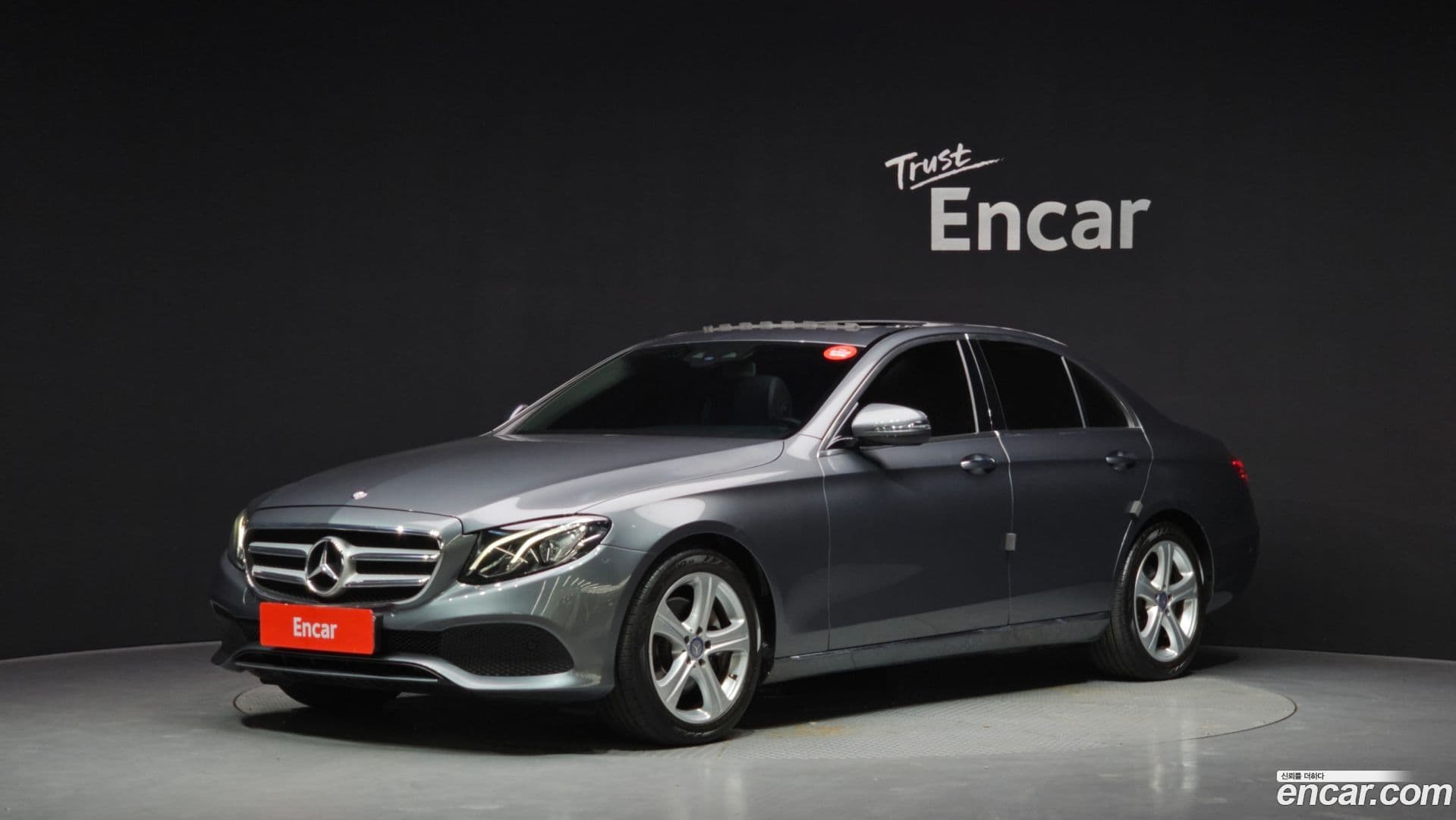 Main__Slider__Photo:E-Class Mercedes-Benz 2017.2-0