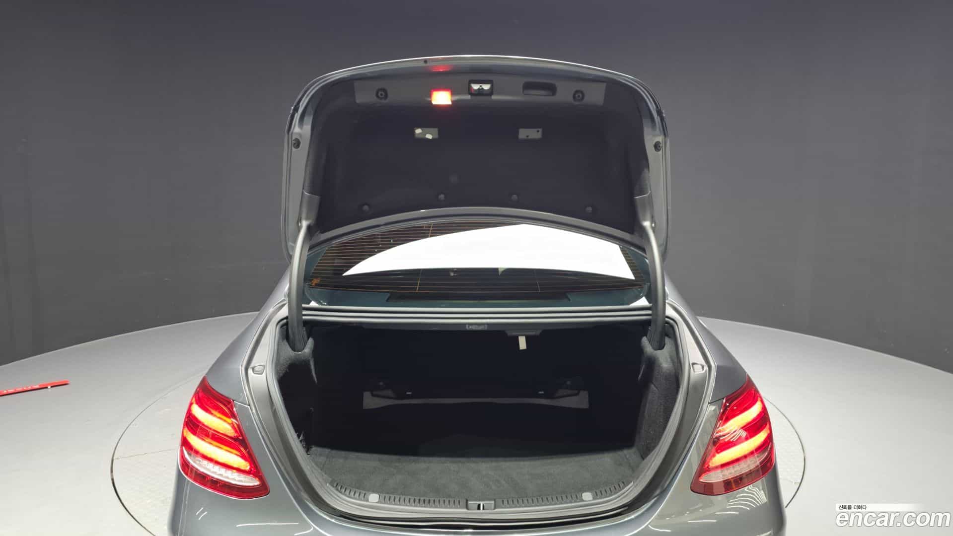 E-Class Mercedes-Benz 2017.2-OPTION-024
