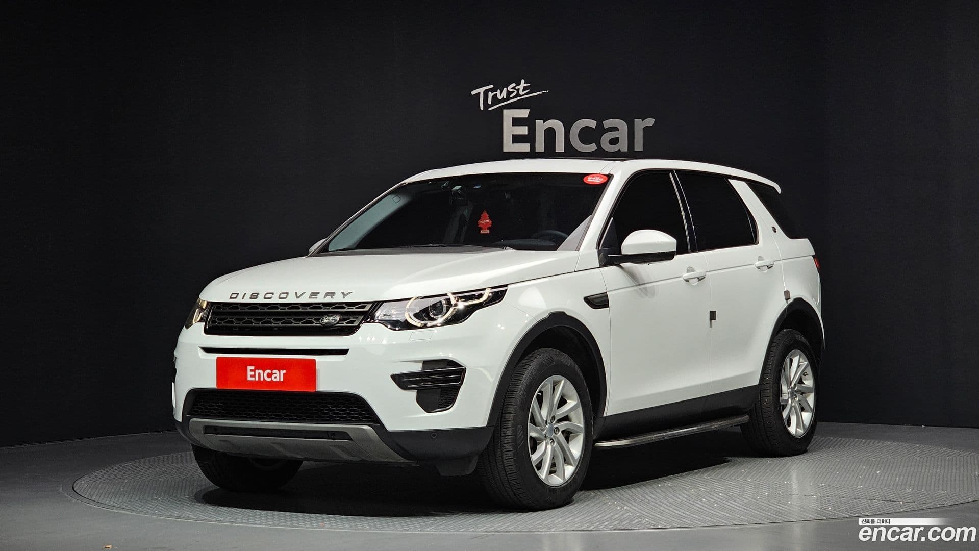 Main__Slider__Photo:Discovery Sport Land Rover 2019.11-0