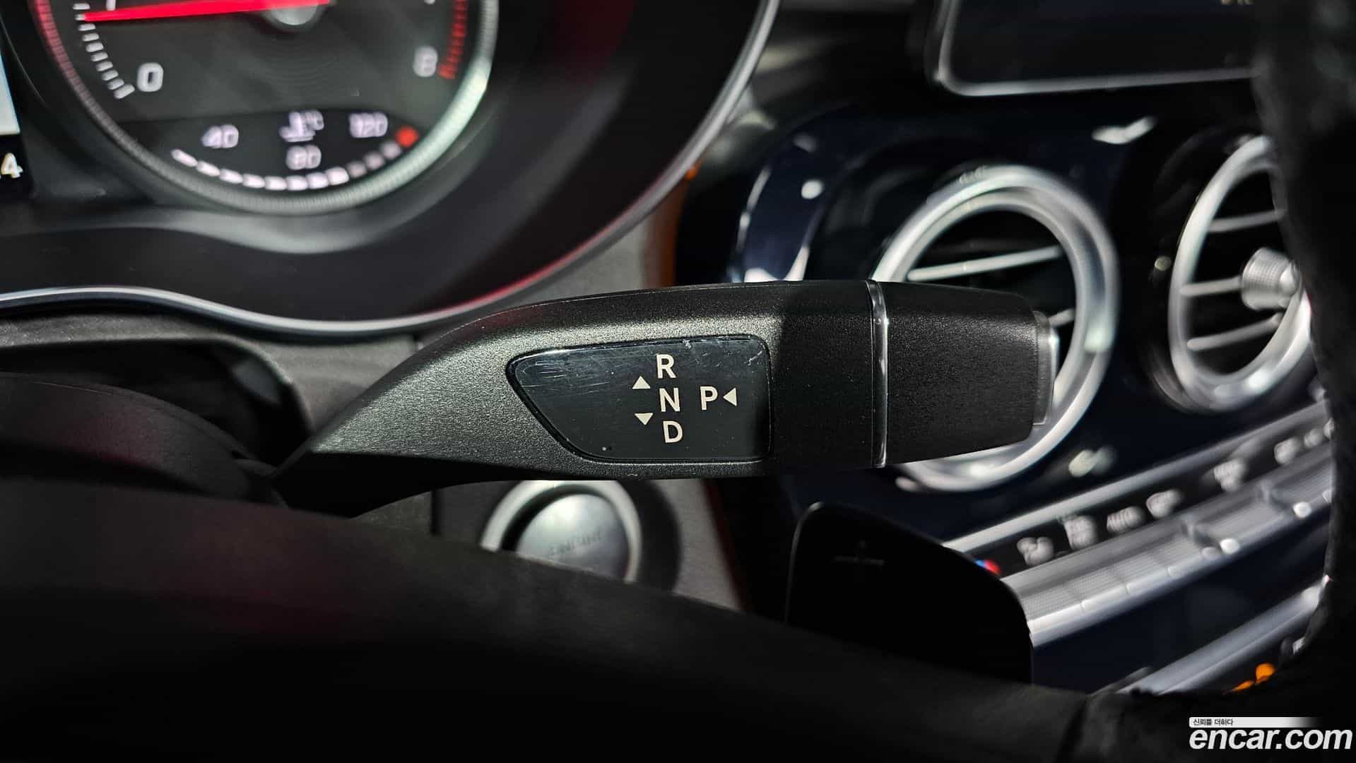 GLC-Class Mercedes-Benz 2019.7-INNER-009