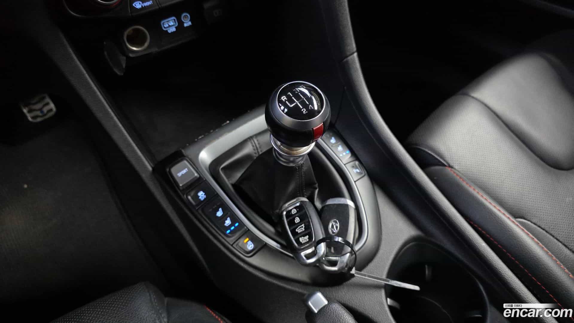 Veloster Hyundai 2019.3-INNER-009