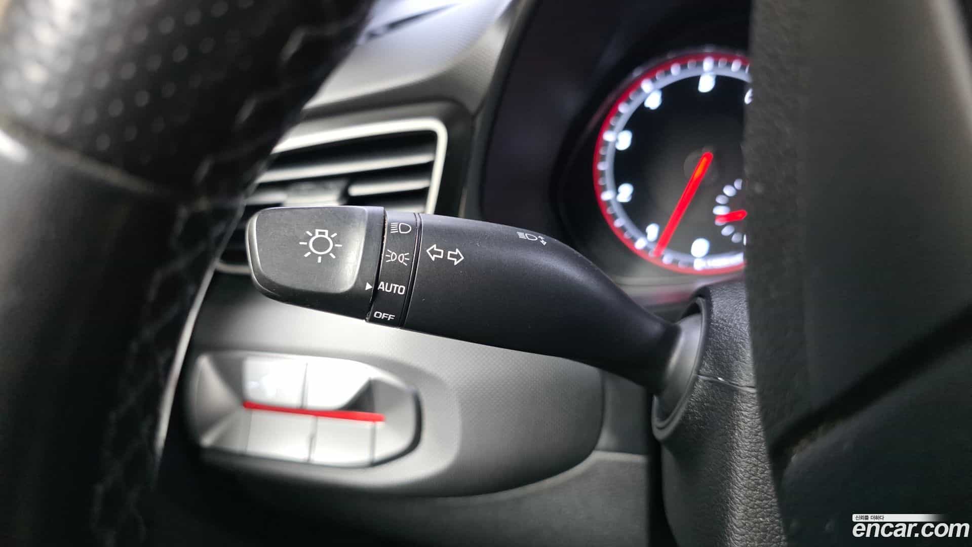 Veloster Hyundai 2019.3-OPTION-023