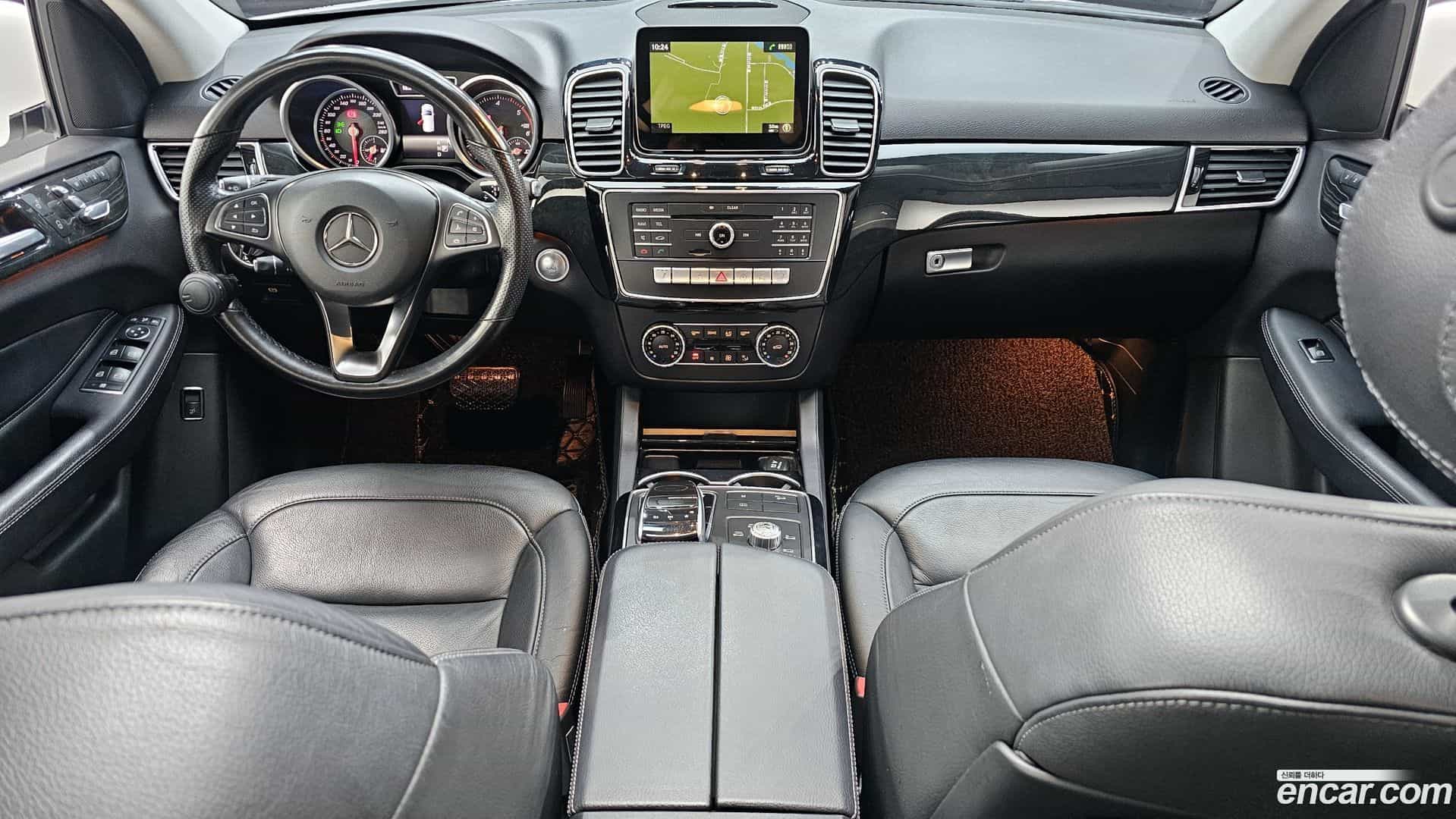GLE-Class Mercedes-Benz 2017.1-INNER-007
