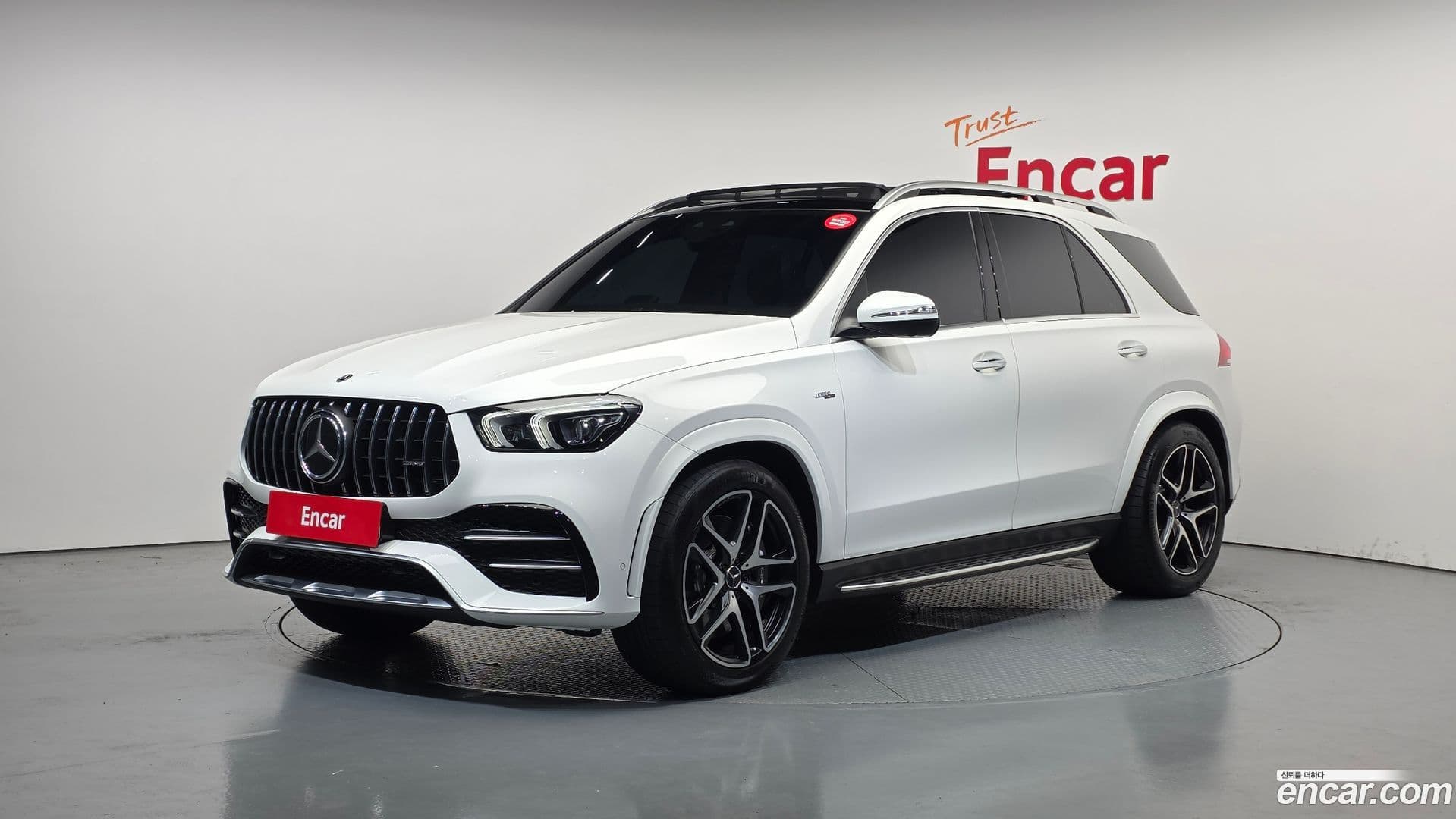 Main__Slider__Photo:GLE-Class Mercedes-Benz 2023.7-0