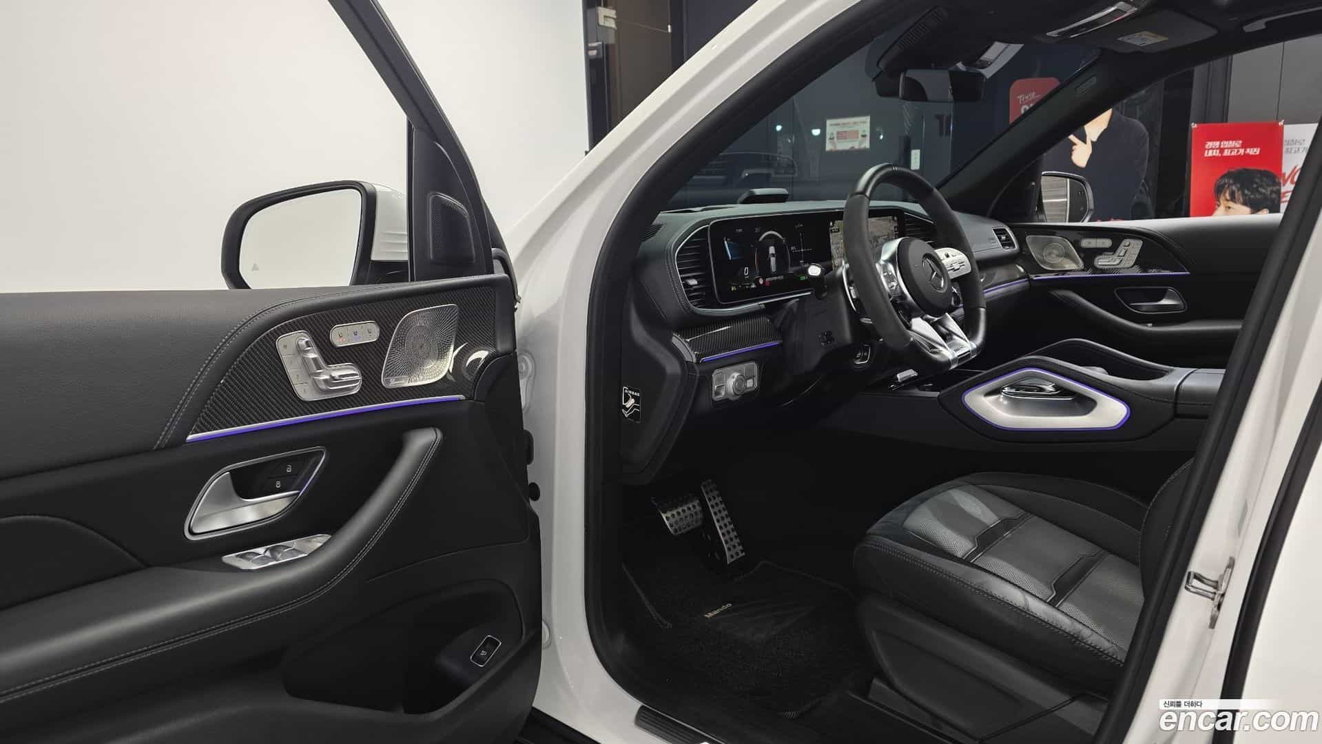 GLE-Class Mercedes-Benz 2023.7-INNER-010