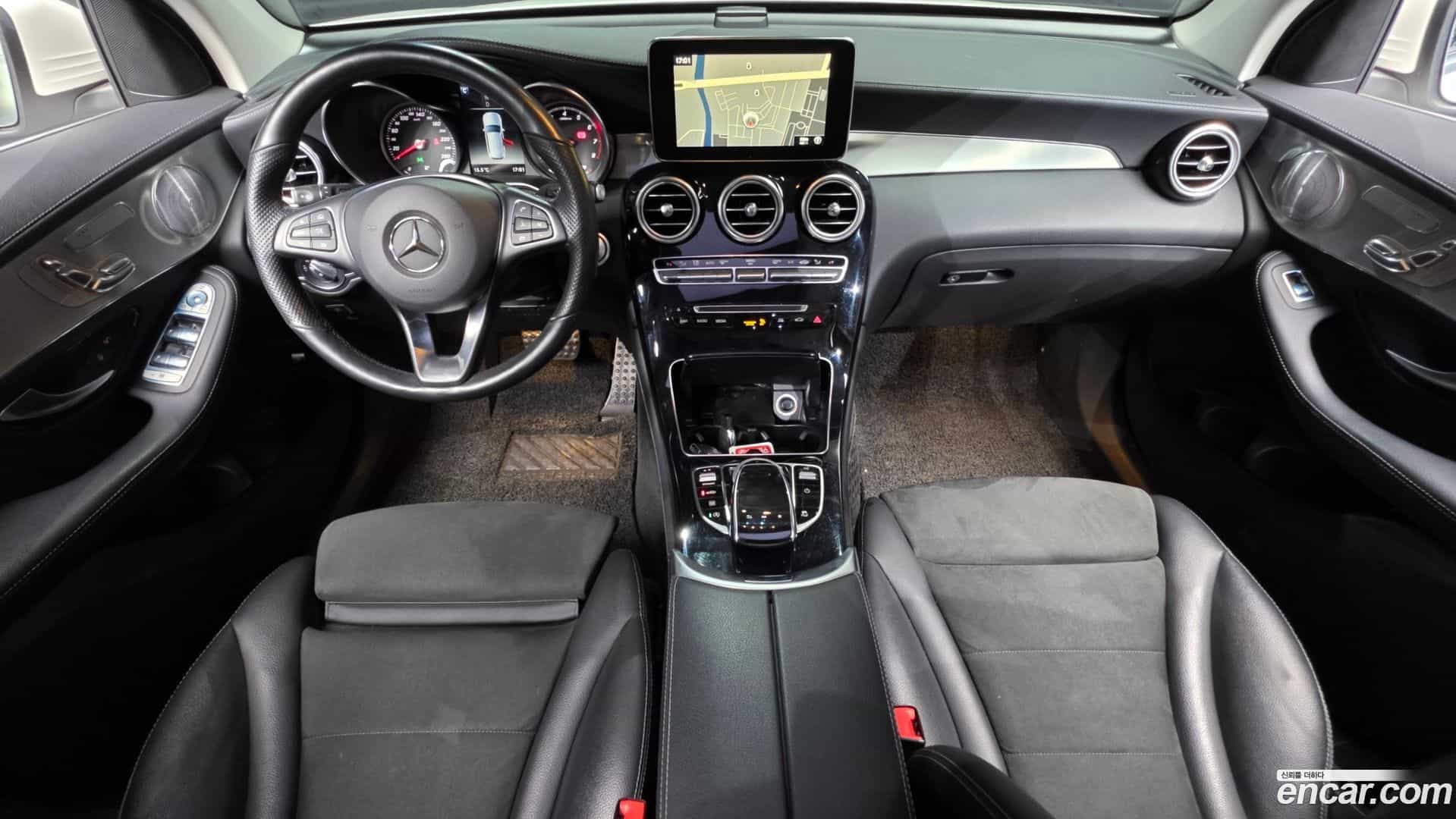 GLC-Class Mercedes-Benz 2019.10-INNER-007