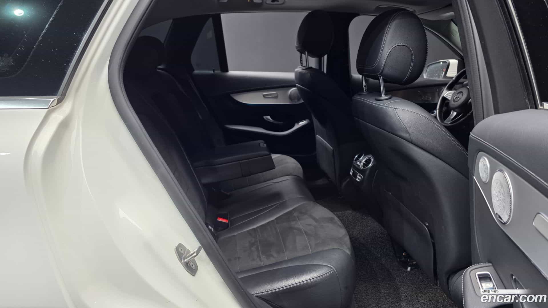 GLC-Class Mercedes-Benz 2019.10-OPTION-016