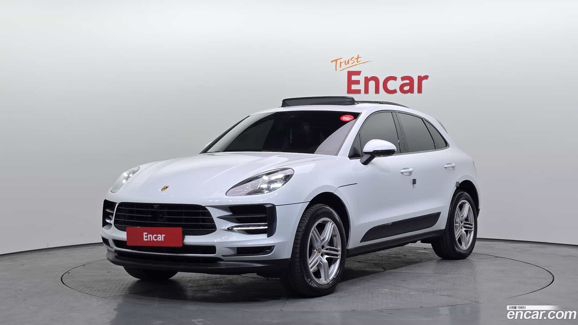 Macan Porsche 2019.11-OUTER-001